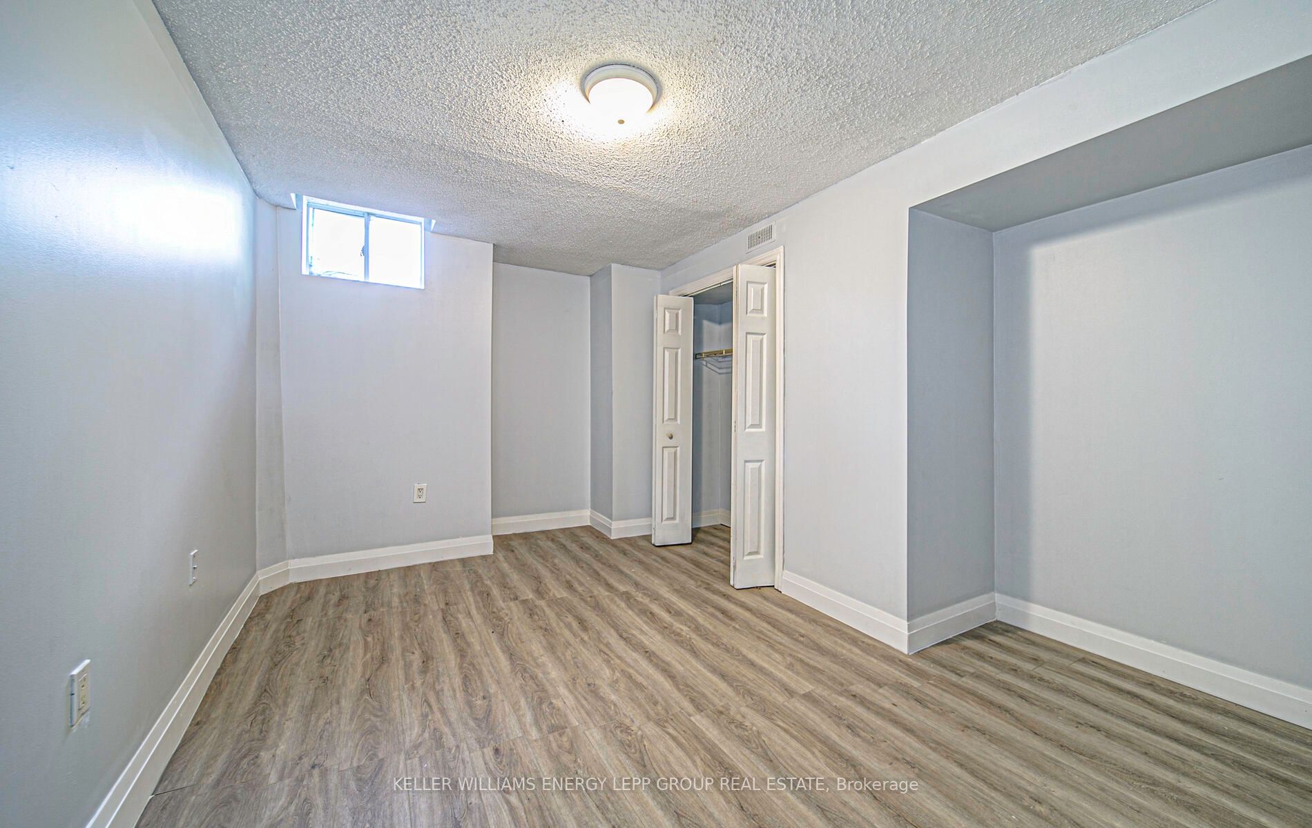 410 Carnwith Dr E