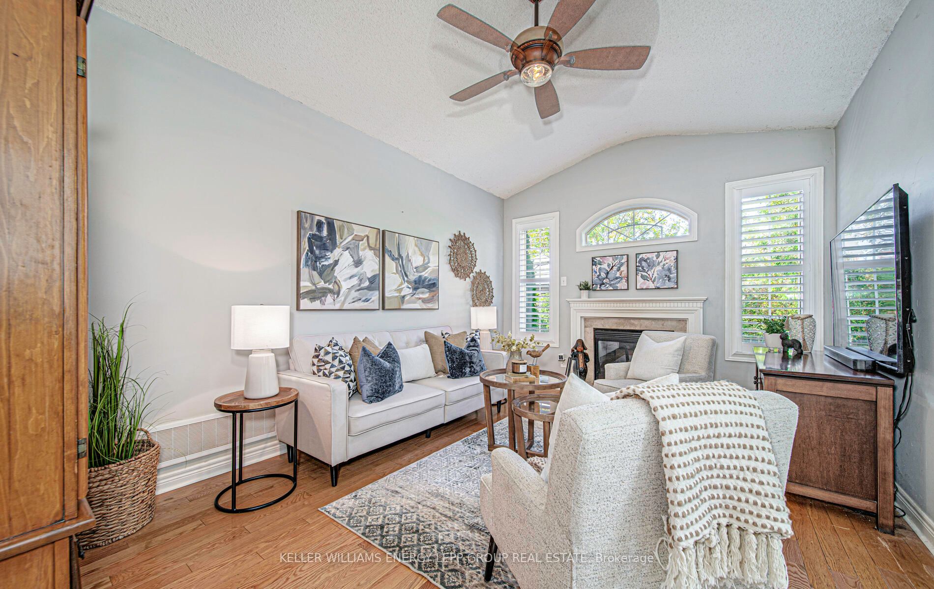 410 Carnwith Dr E