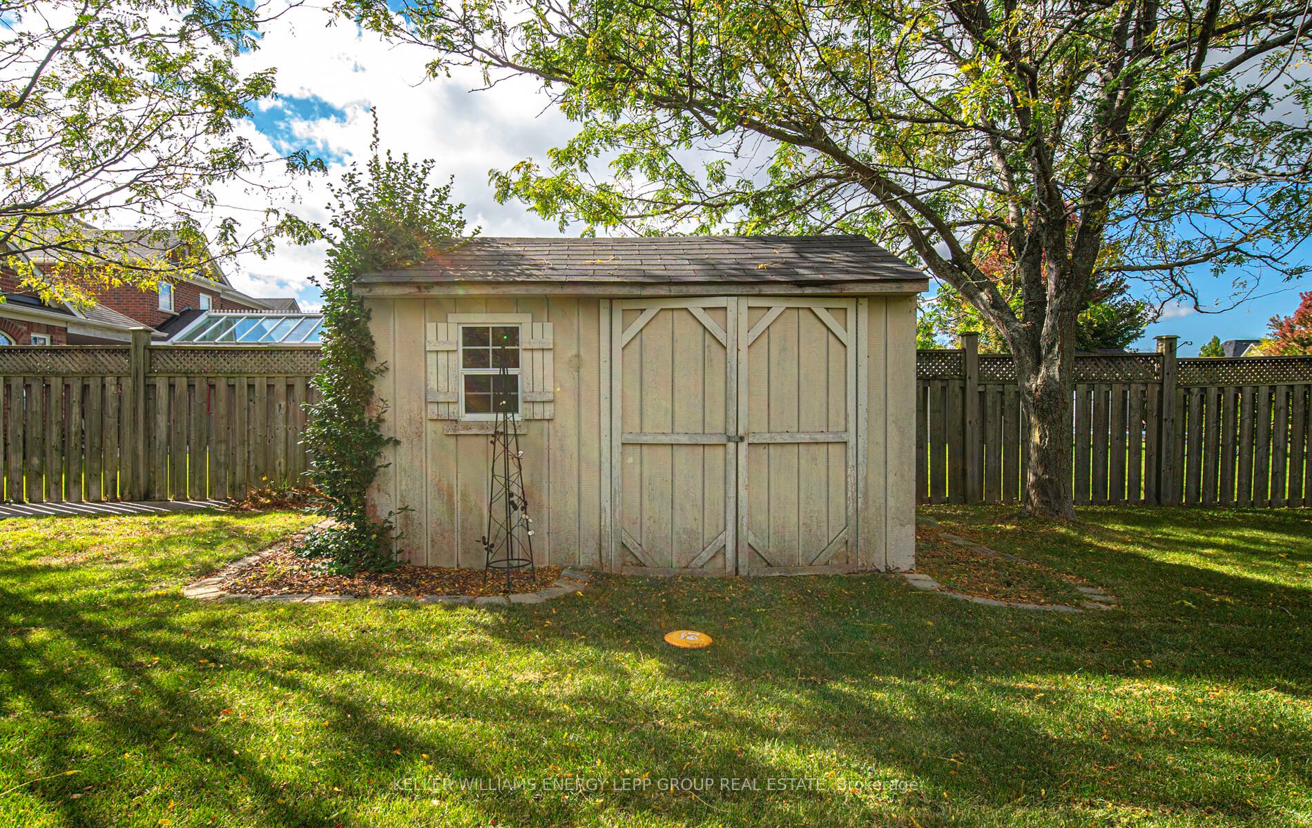 410 Carnwith Dr E