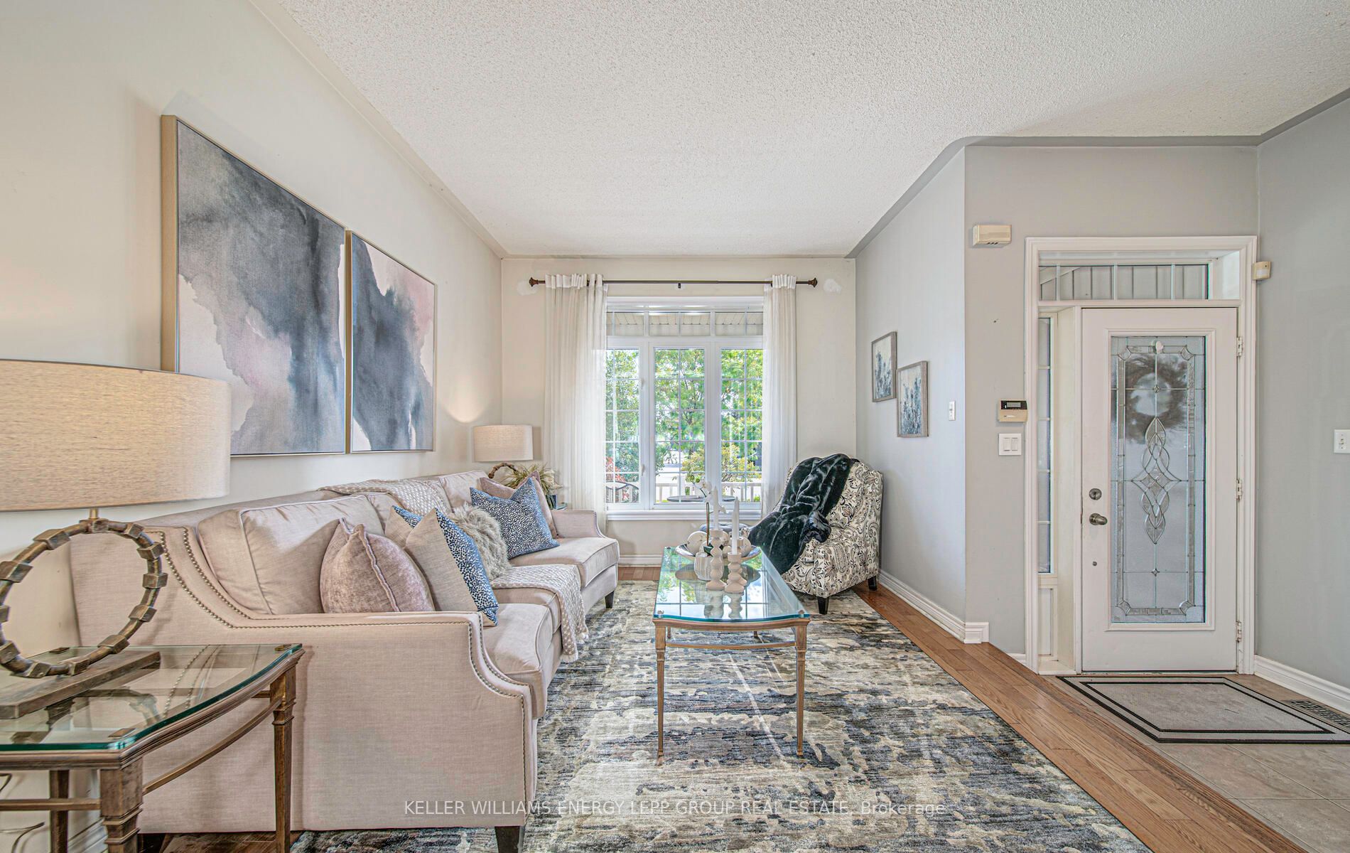 410 Carnwith Dr E