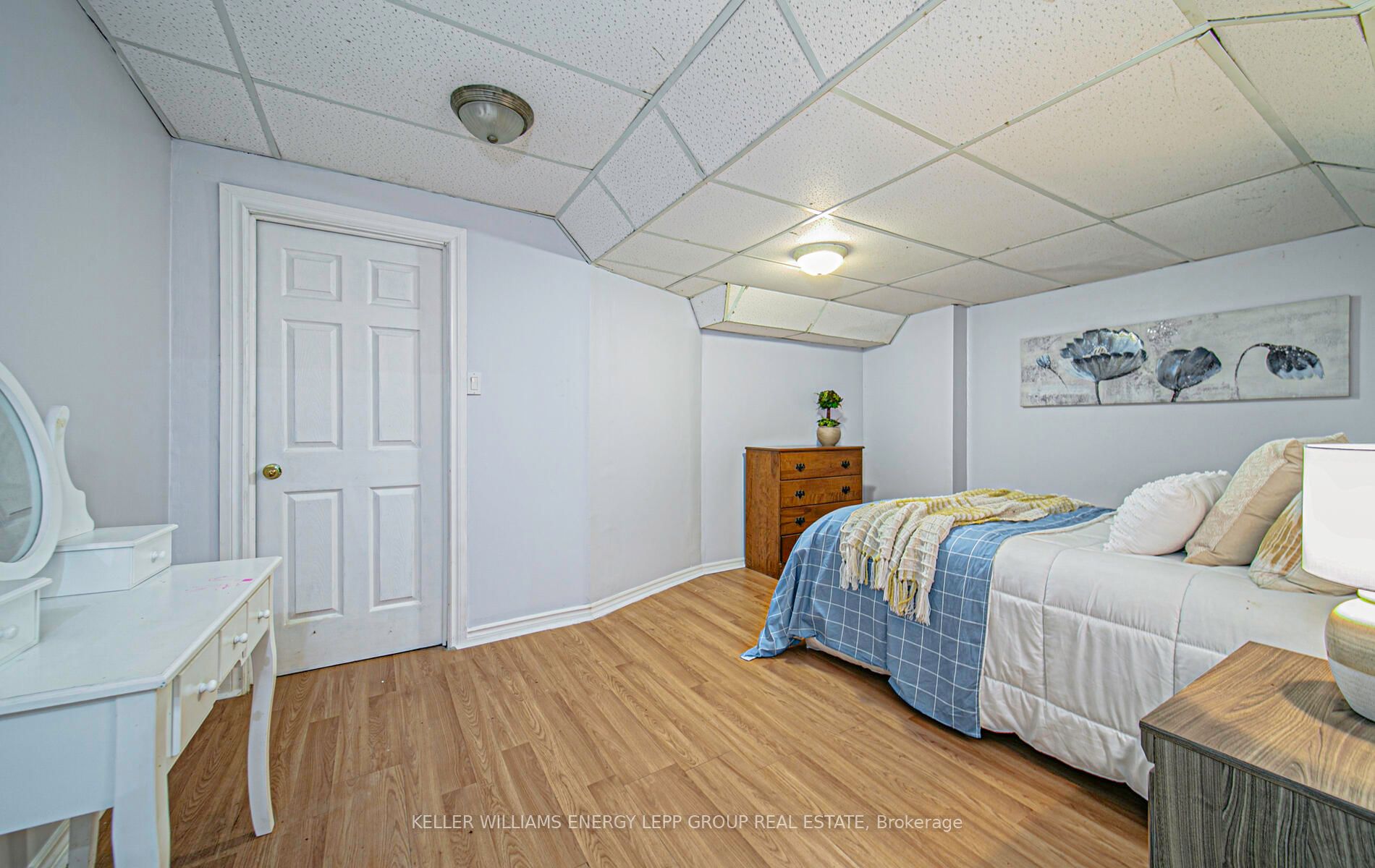 410 Carnwith Dr E