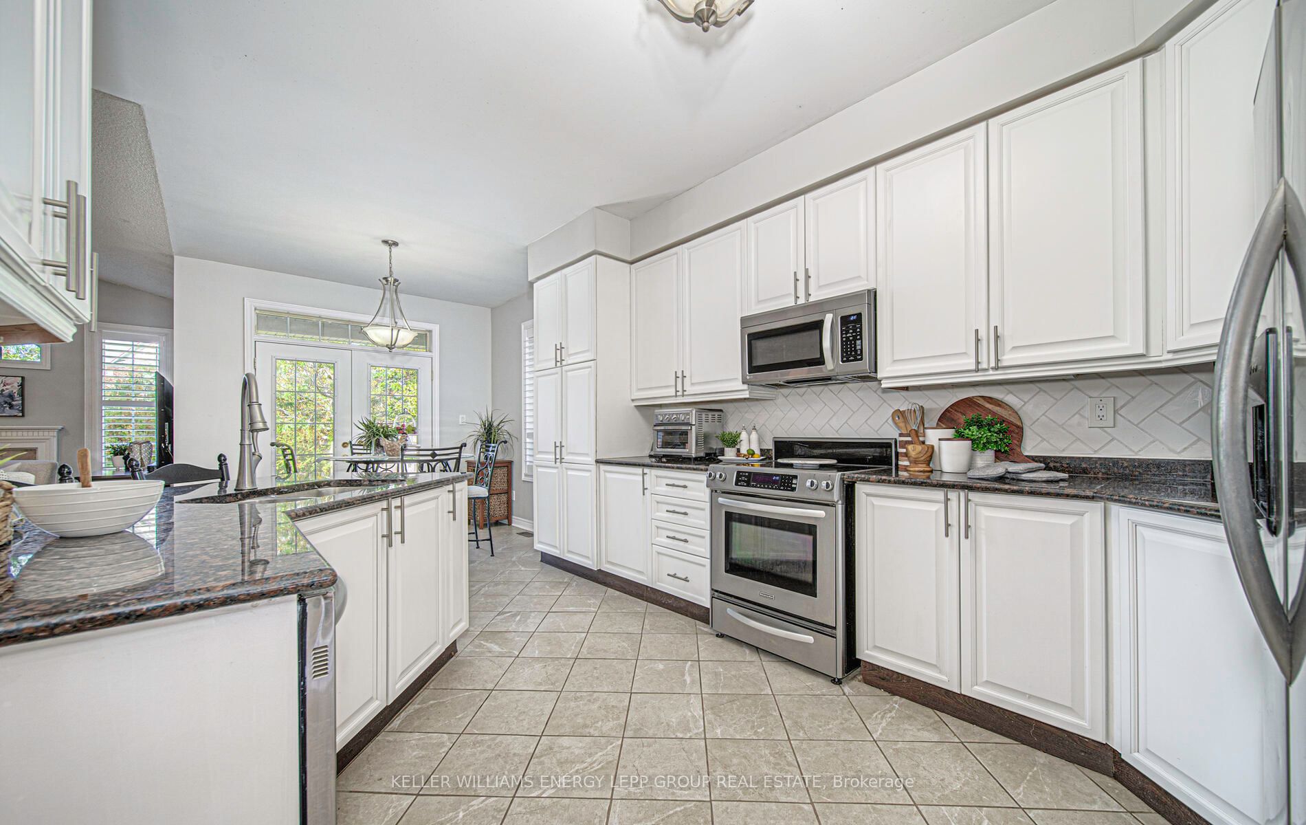410 Carnwith Dr E