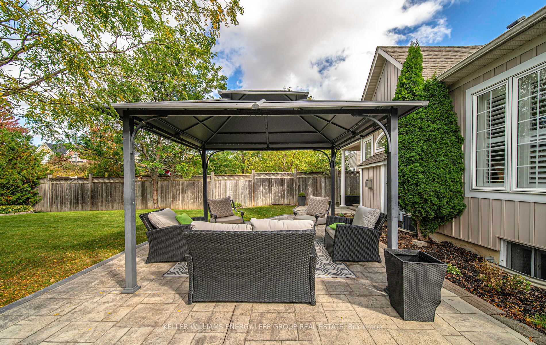 410 Carnwith Dr E