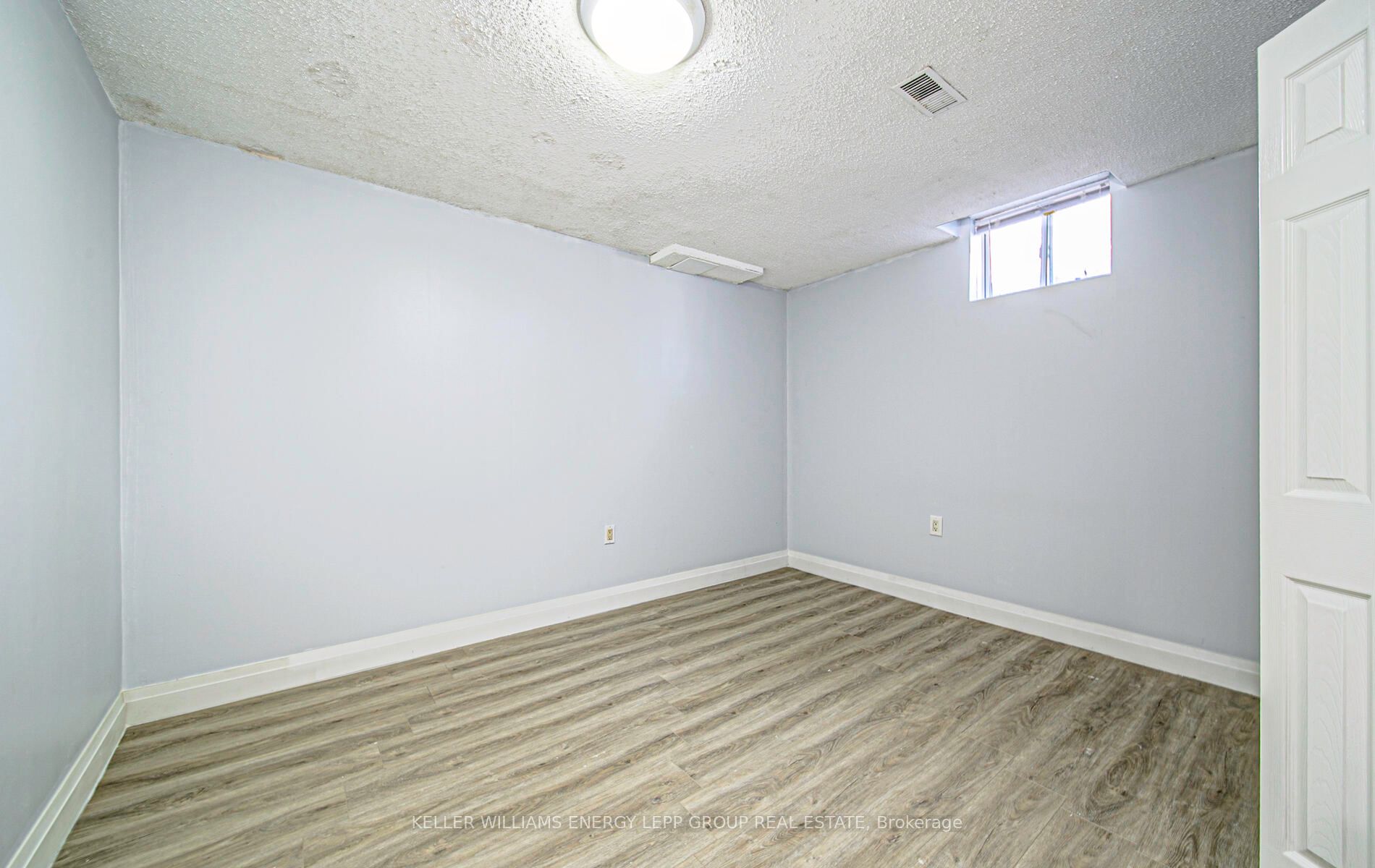410 Carnwith Dr E