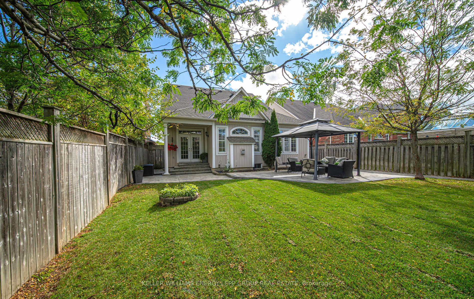 410 Carnwith Dr E