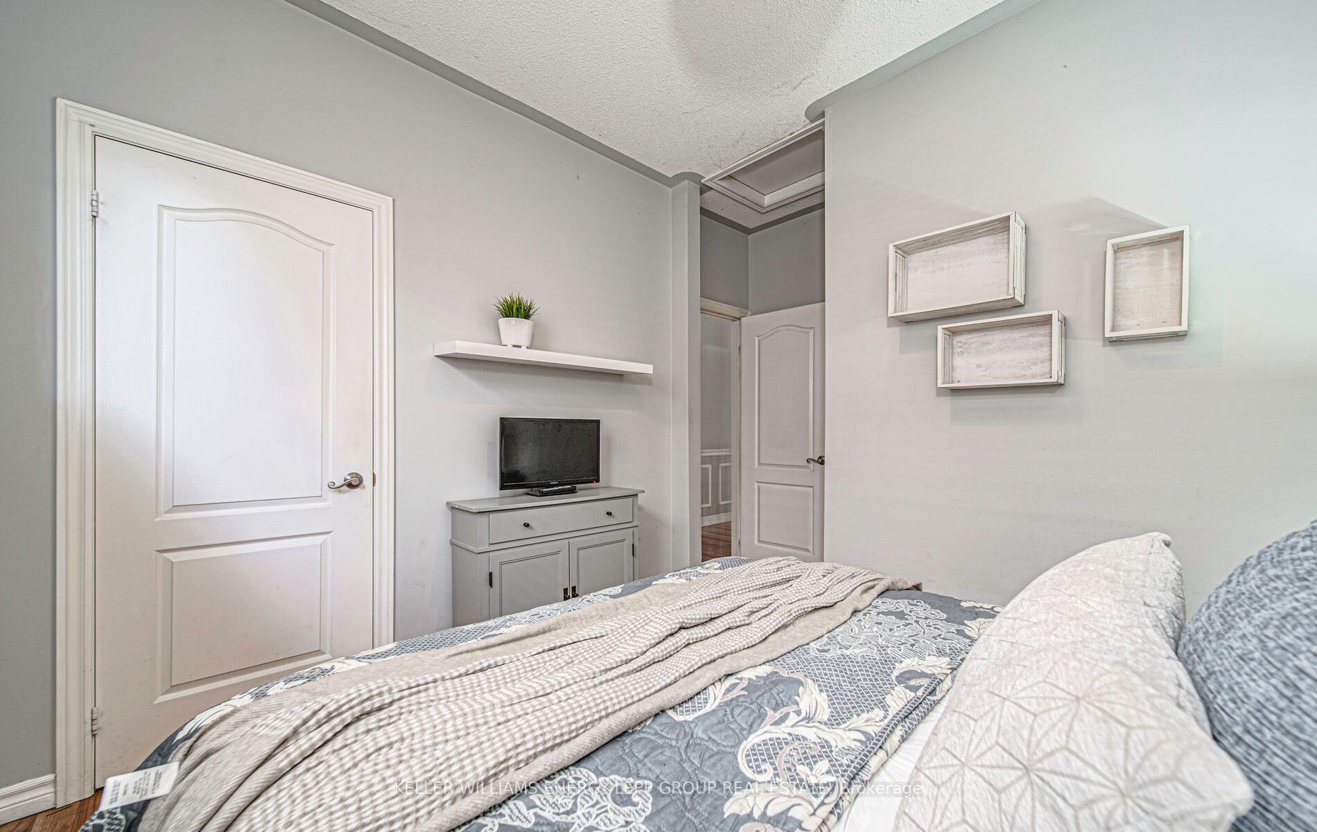 410 Carnwith Dr E