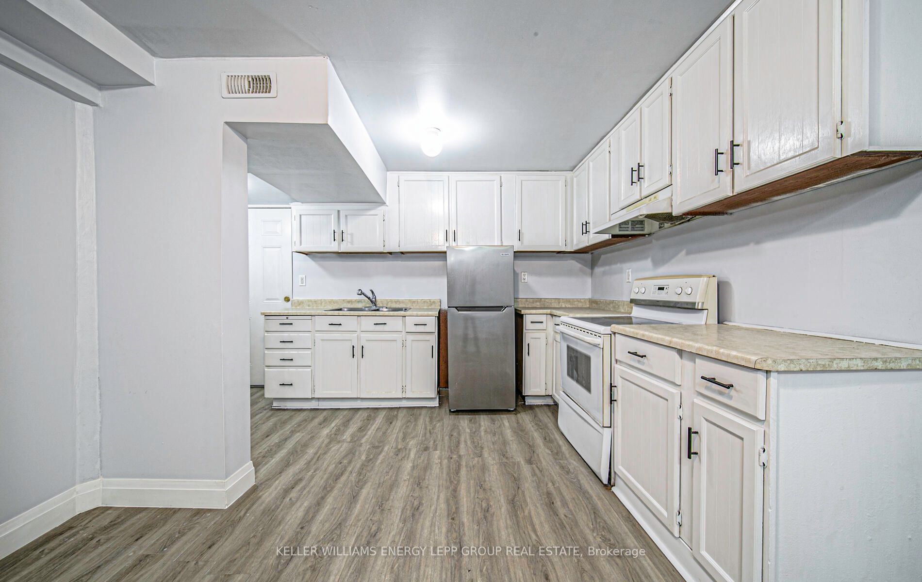 410 Carnwith Dr E