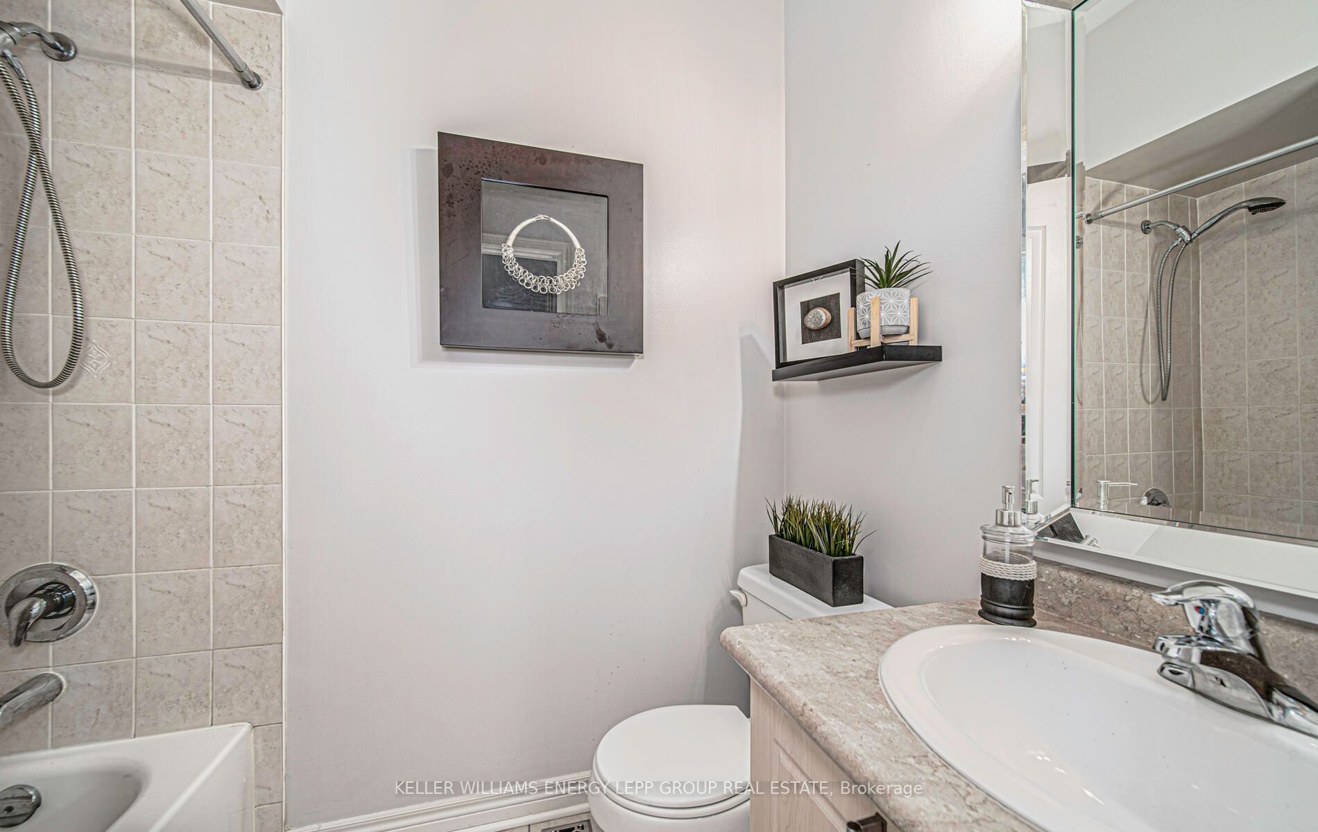 410 Carnwith Dr E