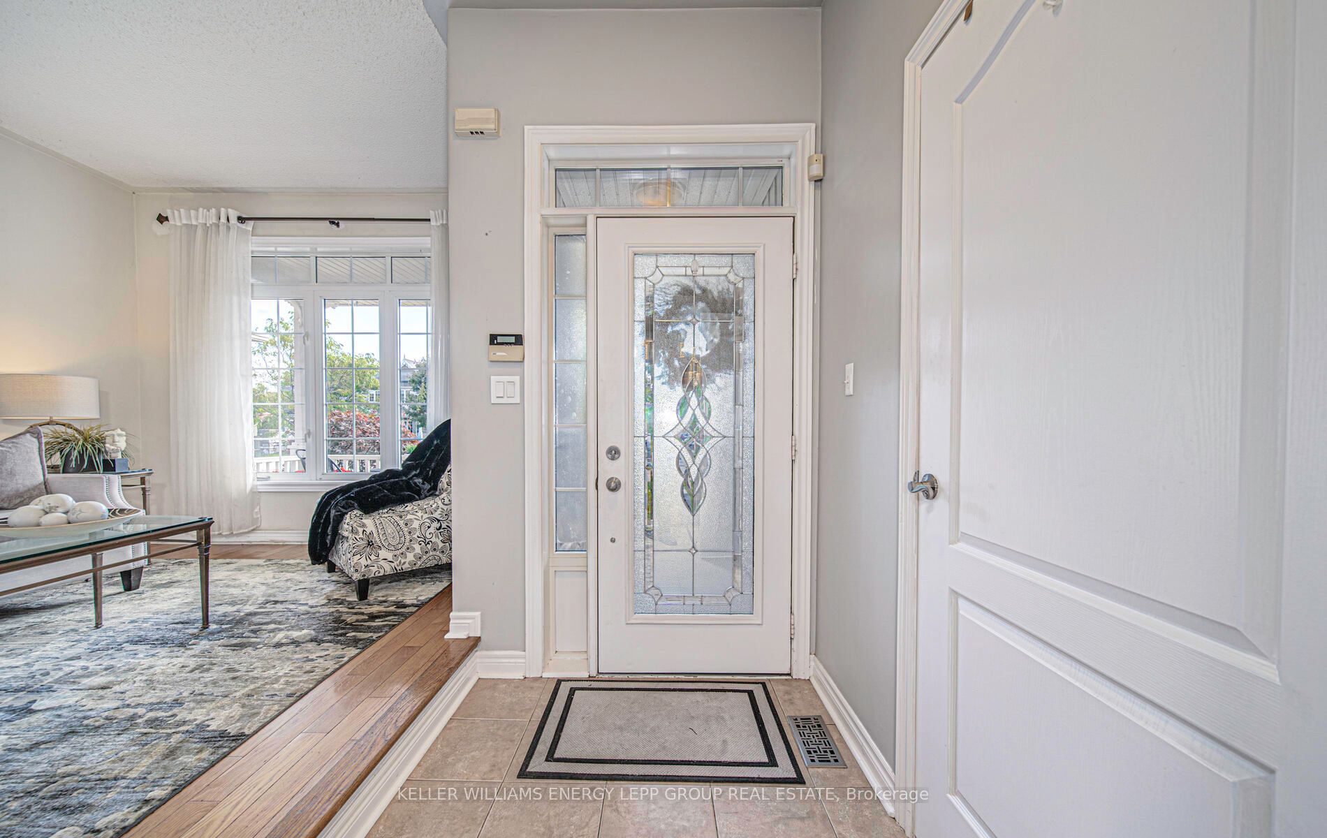 410 Carnwith Dr E