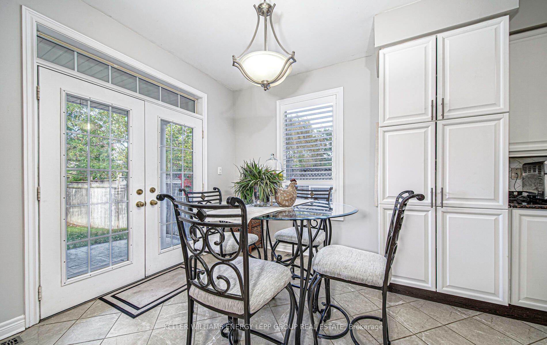 410 Carnwith Dr E