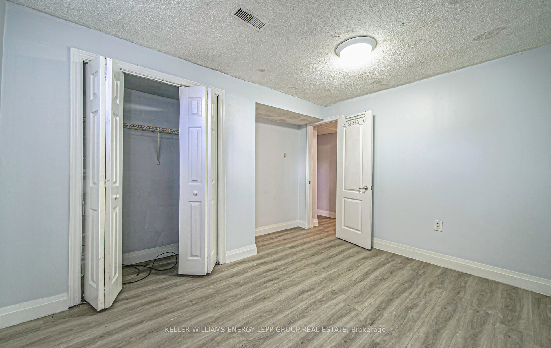 410 Carnwith Dr E