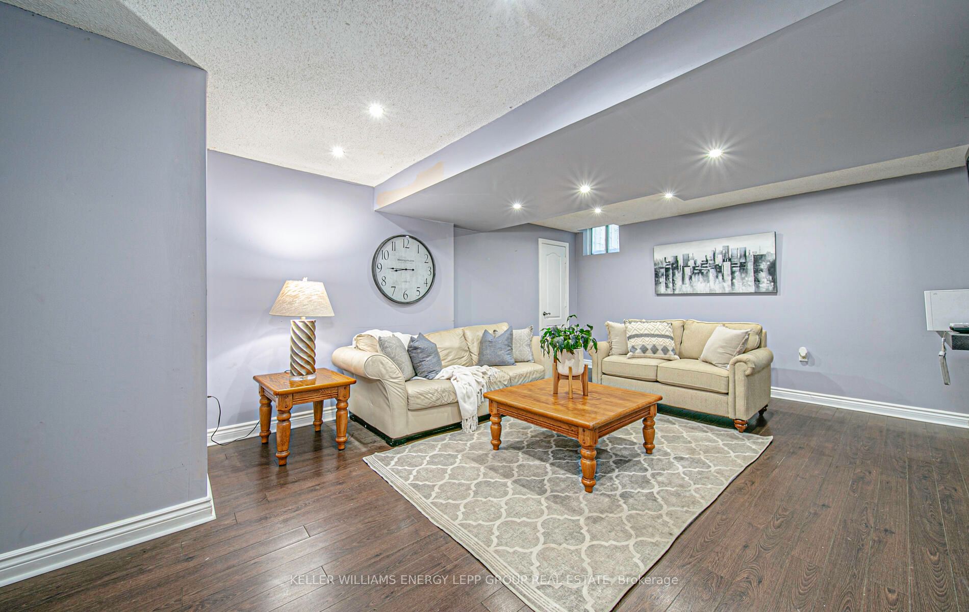 410 Carnwith Dr E