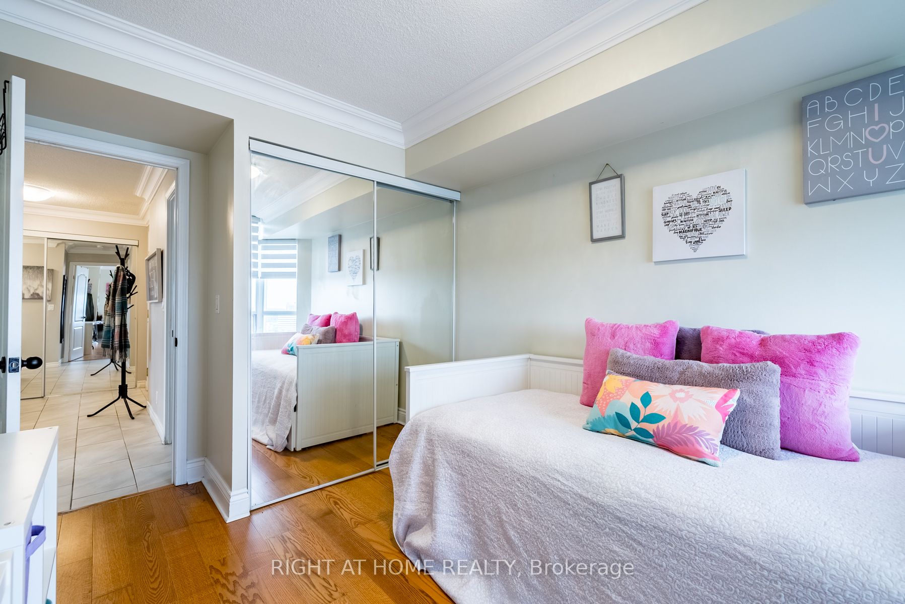 1000 The Esplanade N, #1613