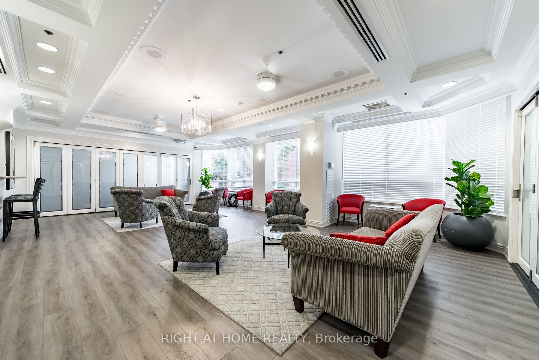 1000 The Esplanade N, #1613