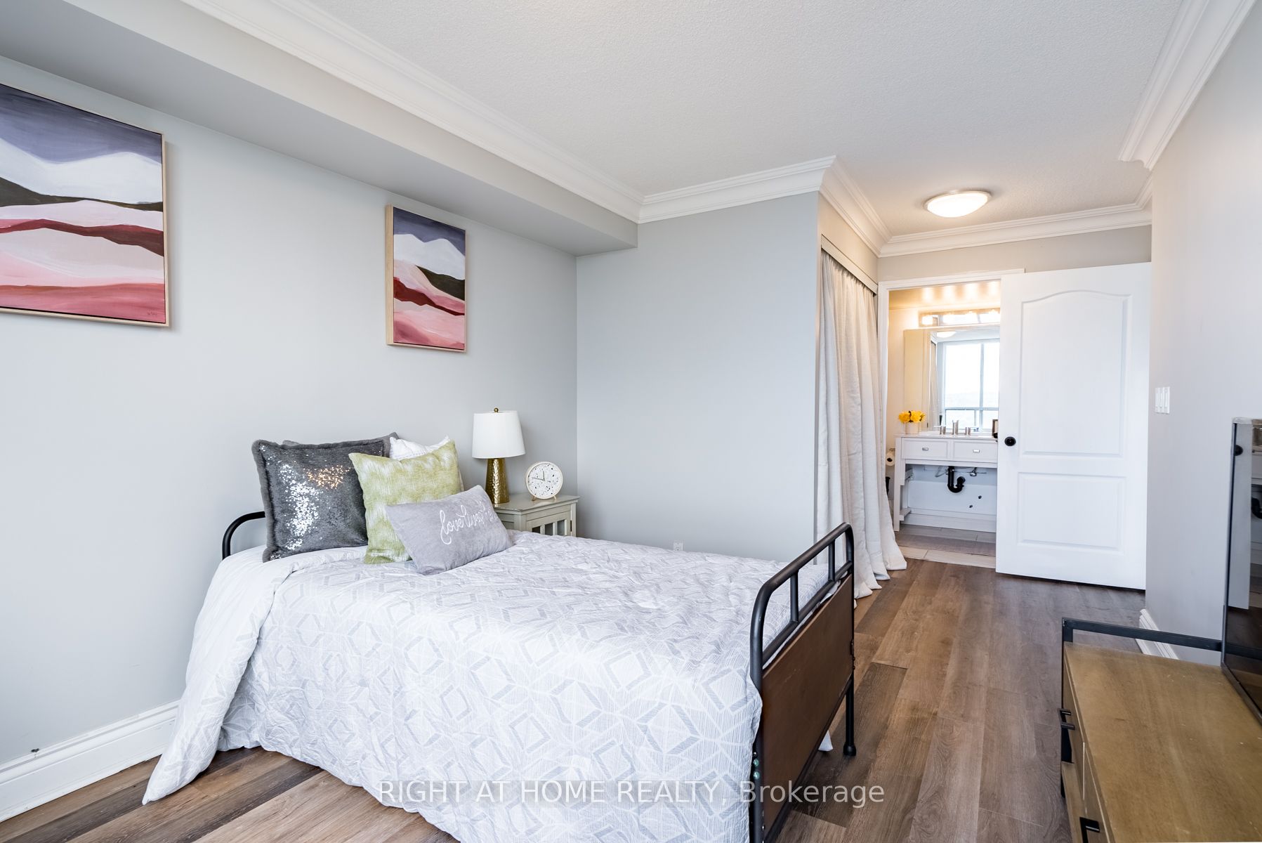 1000 The Esplanade N, #1613
