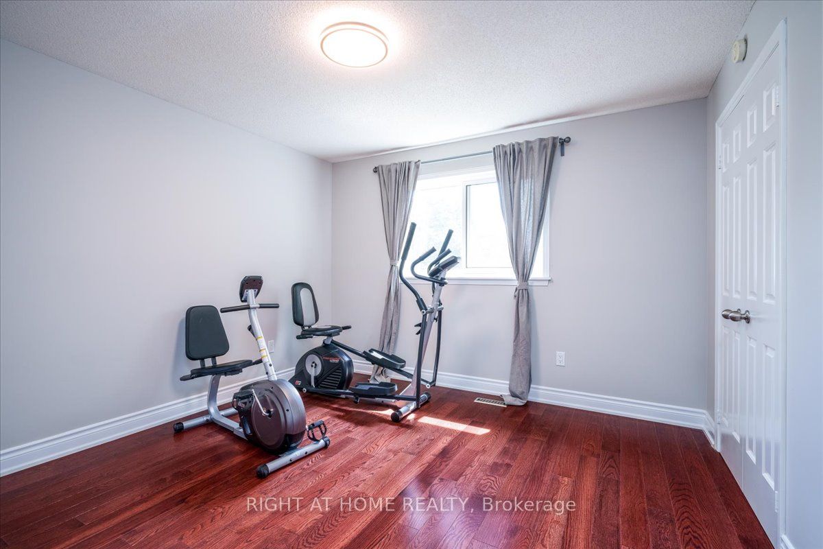 533 Braeburn Cres