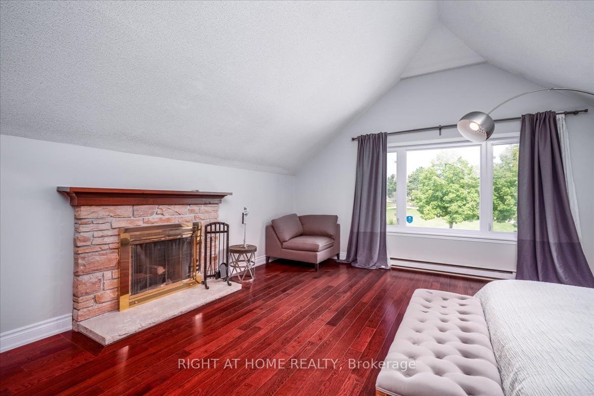 533 Braeburn Cres