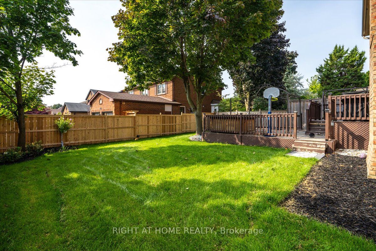 533 Braeburn Cres