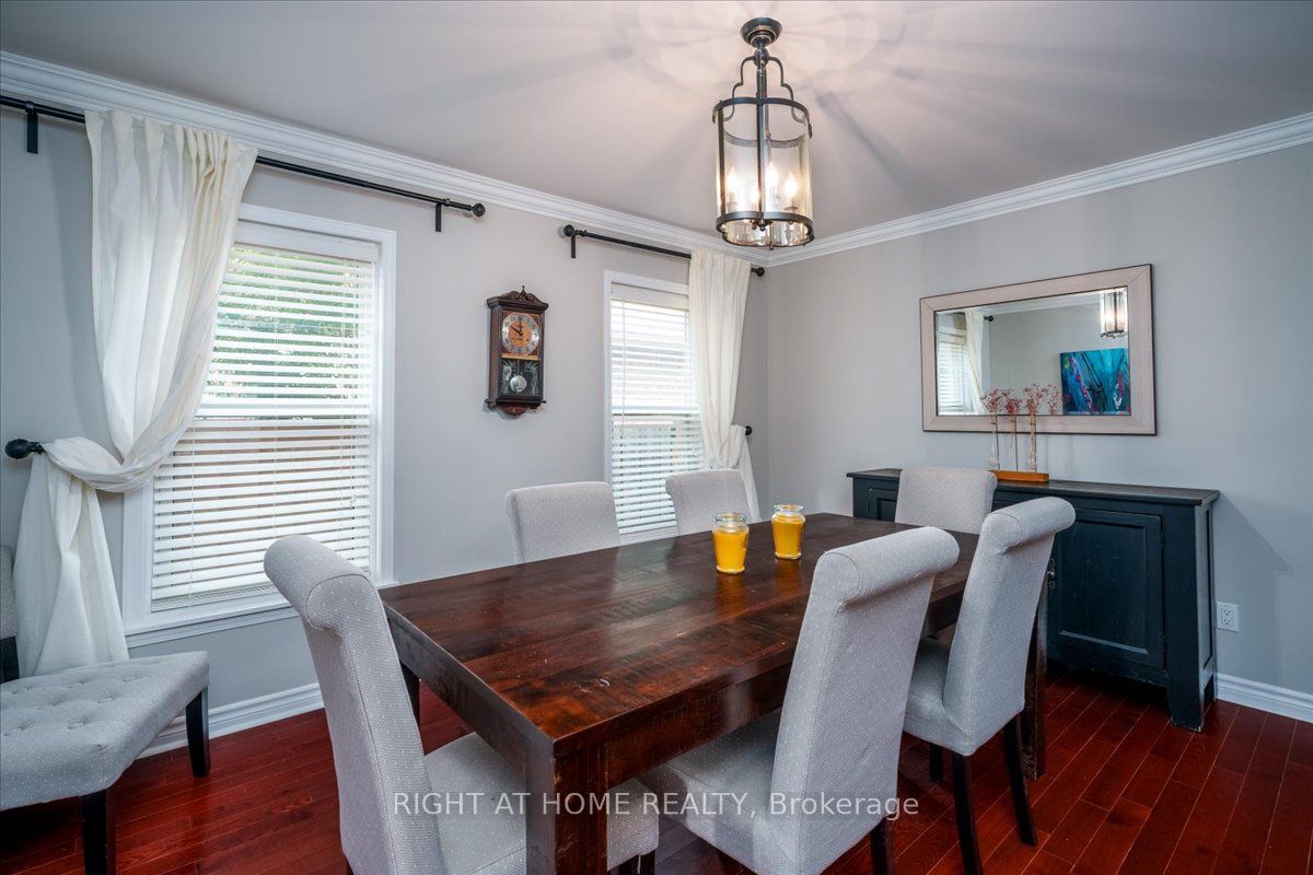 533 Braeburn Cres