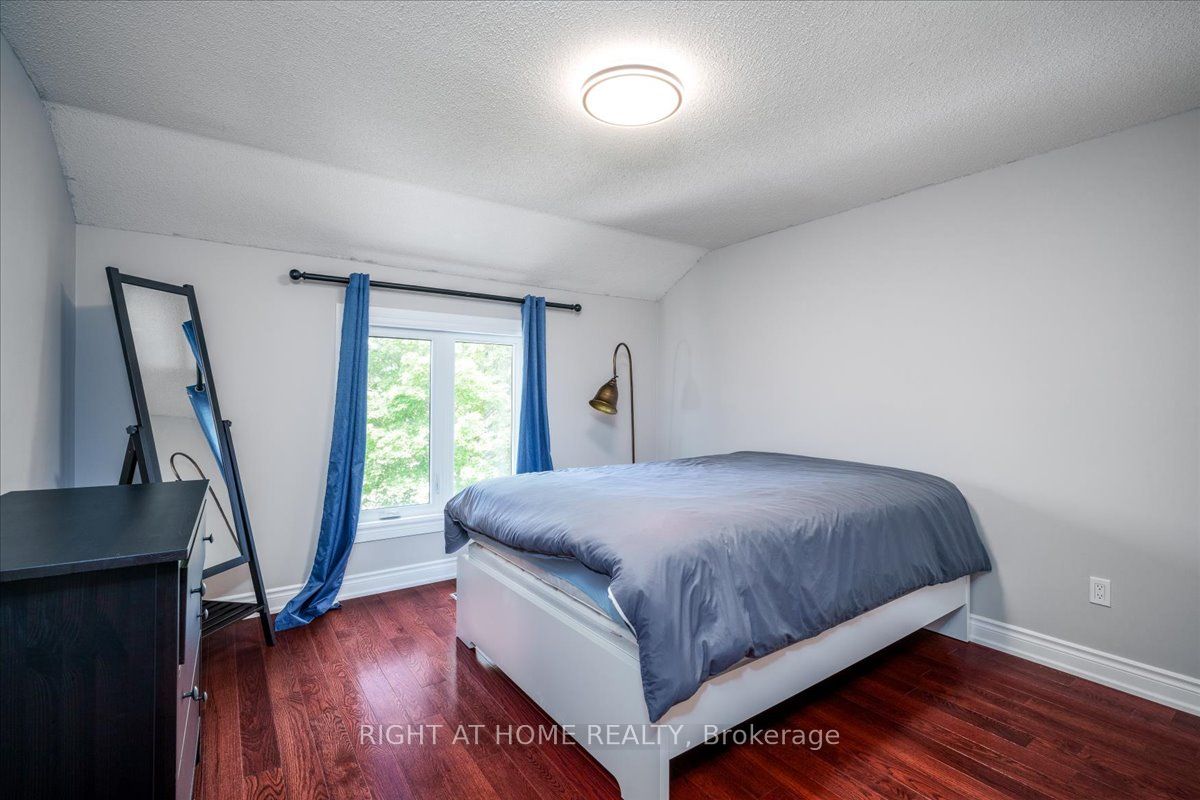 533 Braeburn Cres