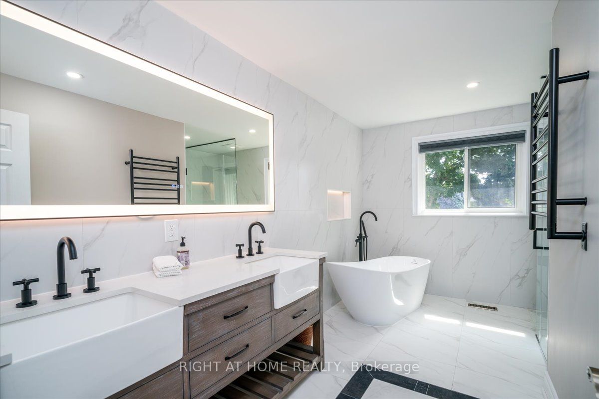 533 Braeburn Cres