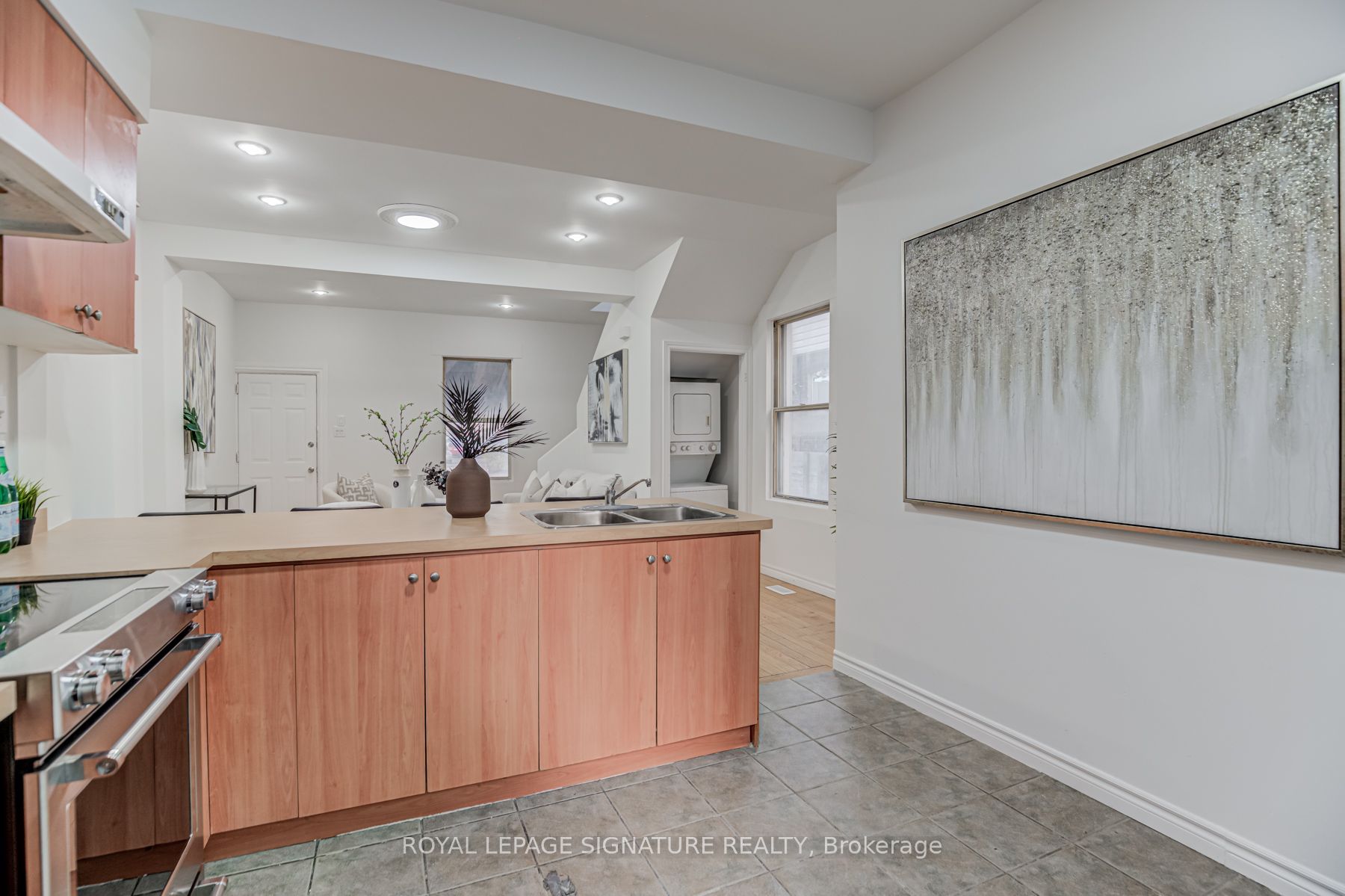 533 Victoria Pk Ave