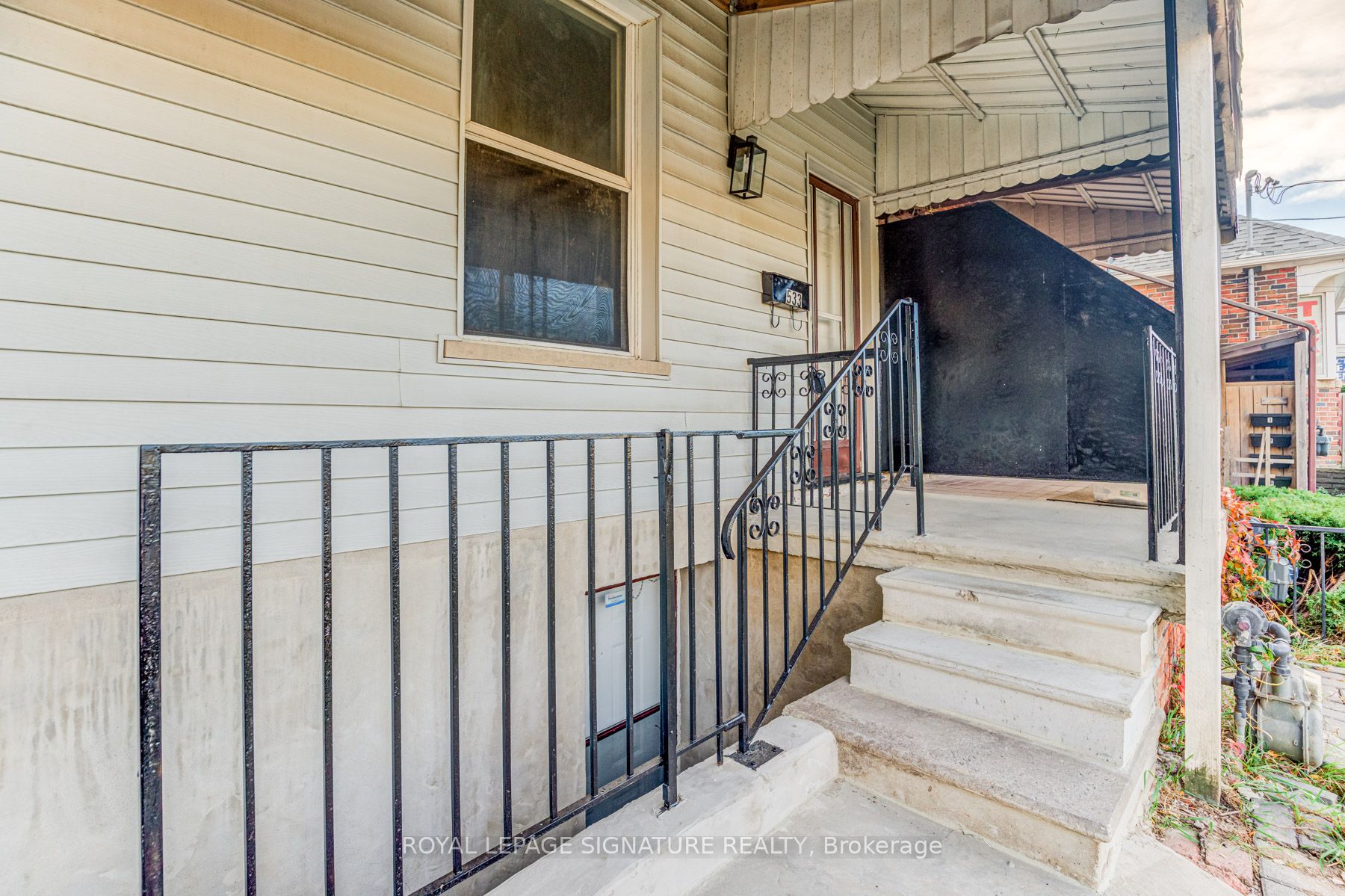 533 Victoria Pk Ave