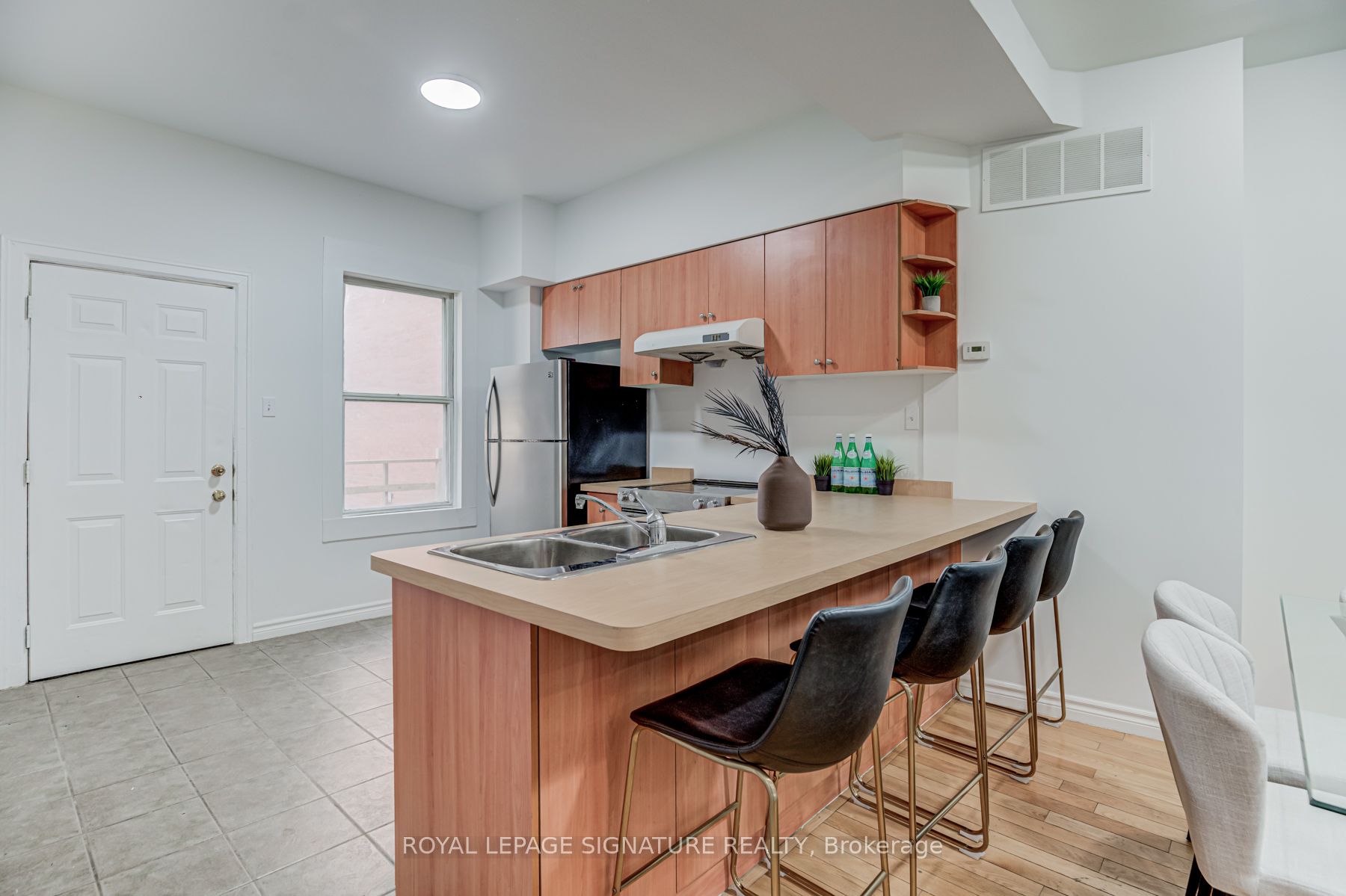 533 Victoria Pk Ave