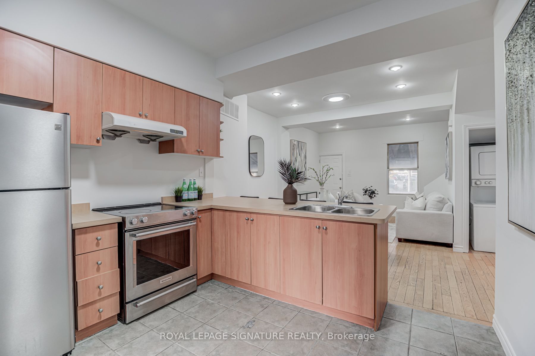 533 Victoria Pk Ave