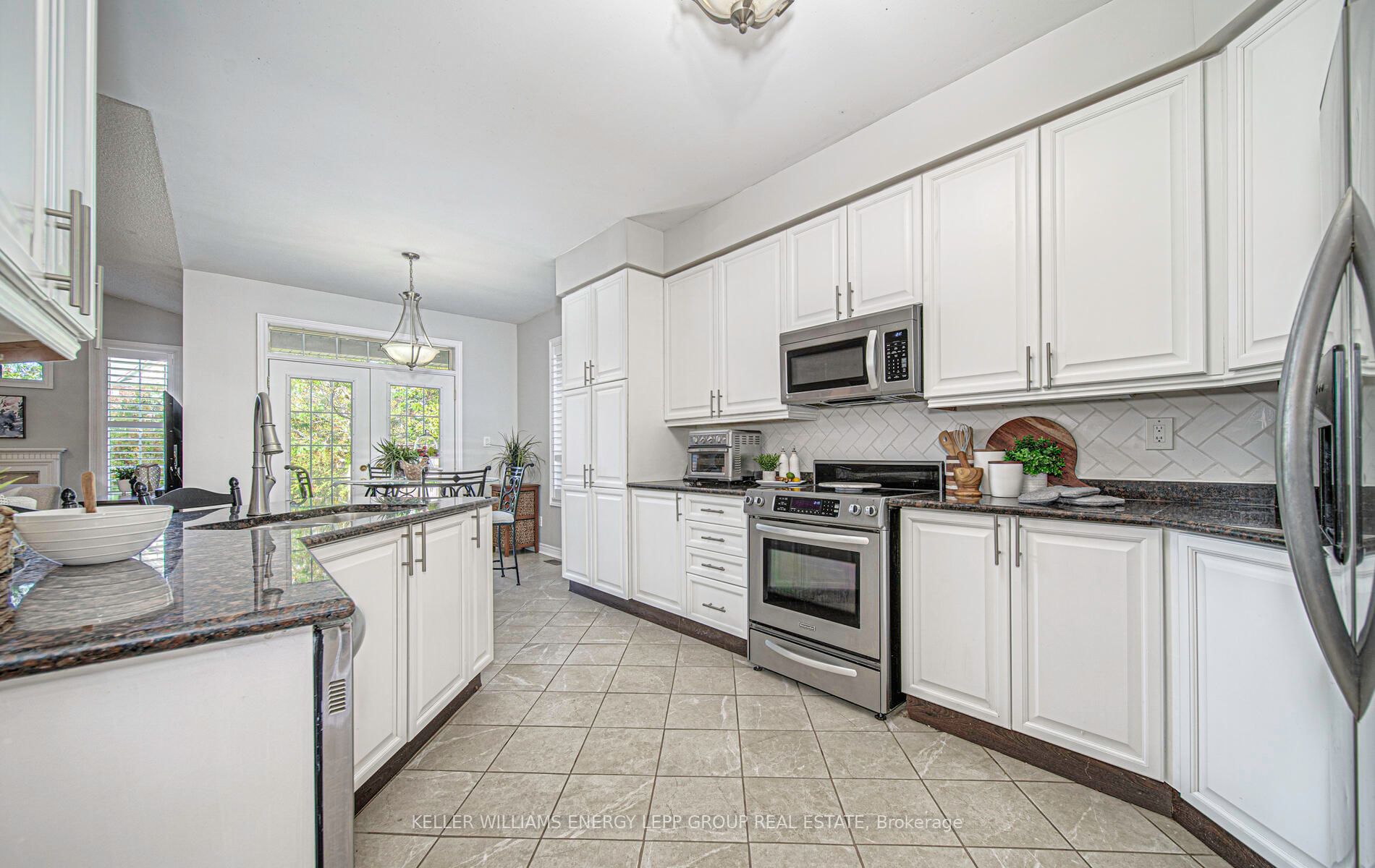 410 Carnwith Dr E