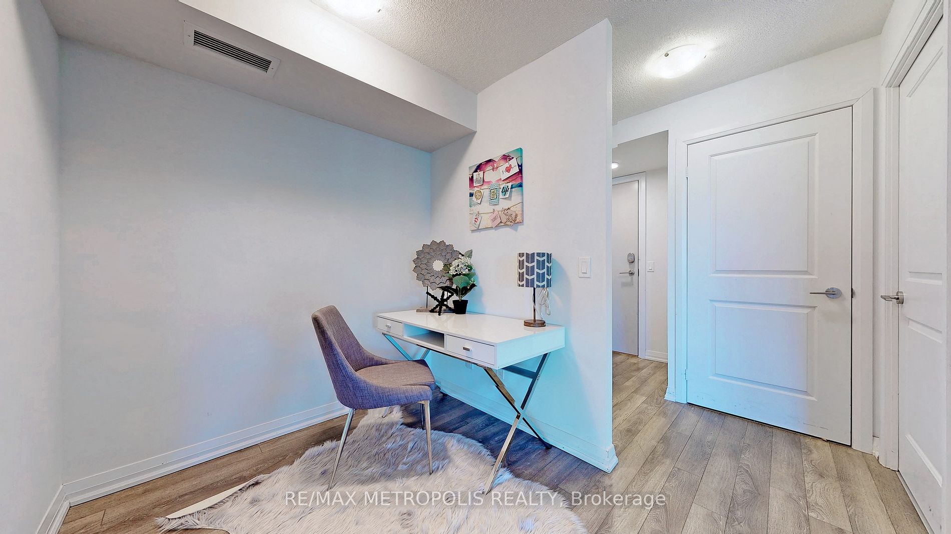 30 Meadowglen Pl, #2405