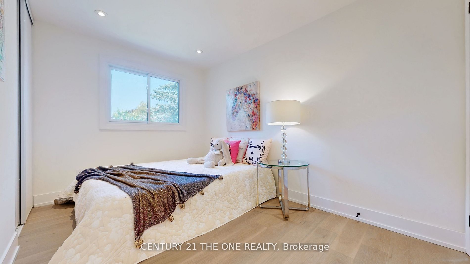 647 Capilano Cres, #Main Fl