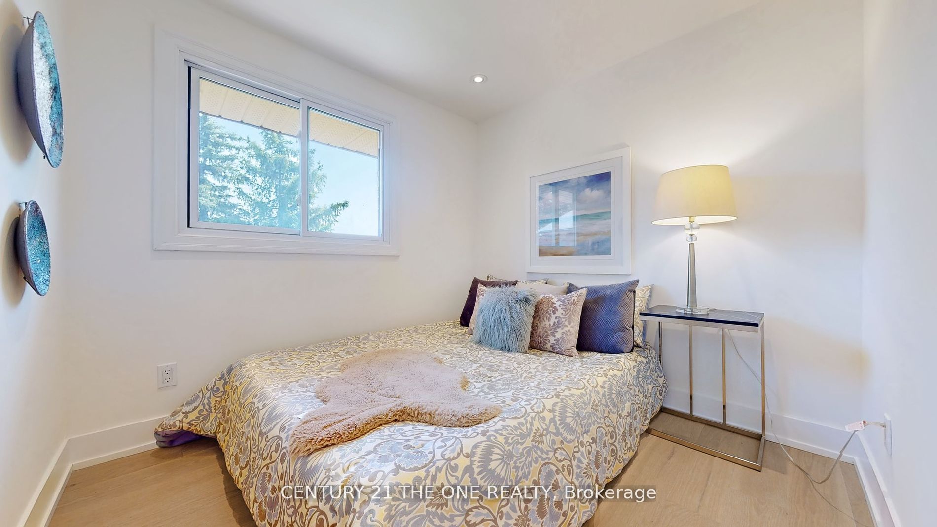 647 Capilano Cres, #Main Fl