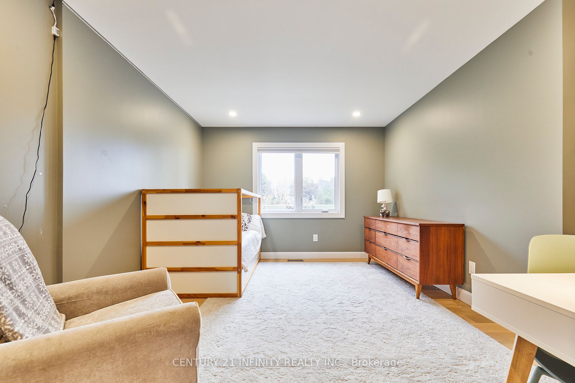 64 Bradley Blvd