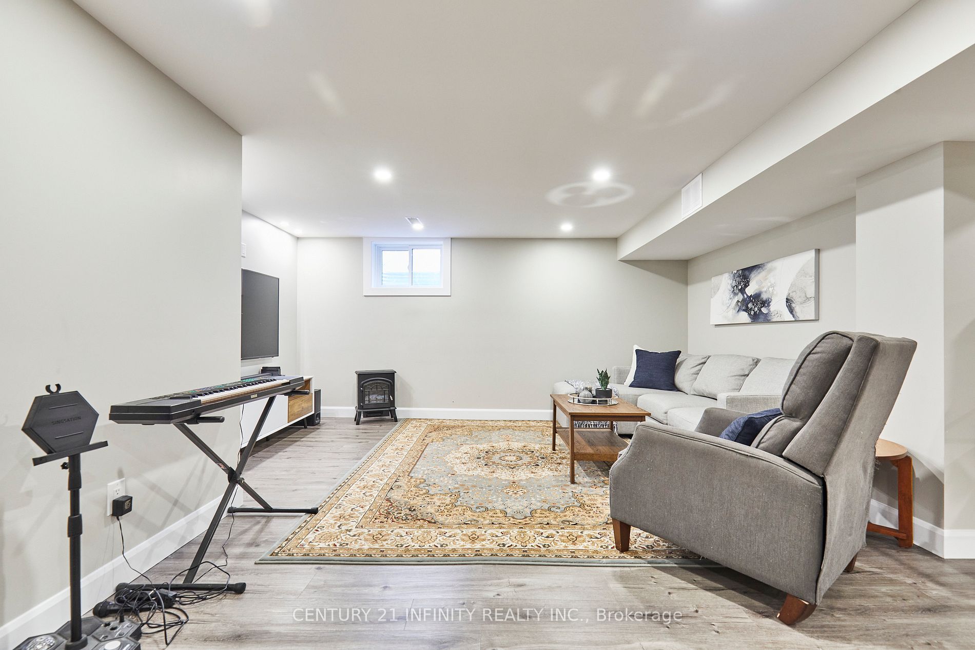 64 Bradley Blvd