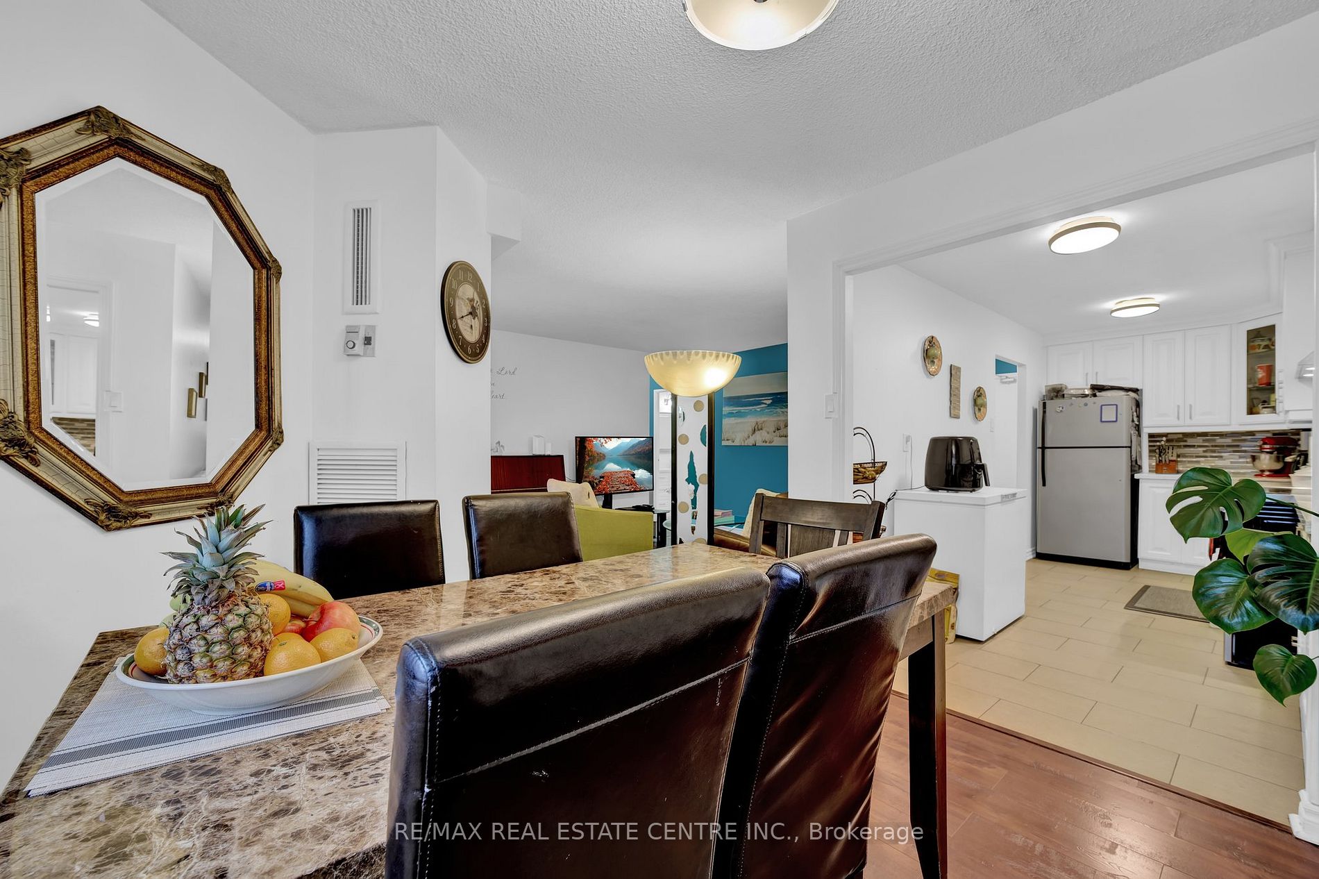 4062 Lawrence Ave E, #106