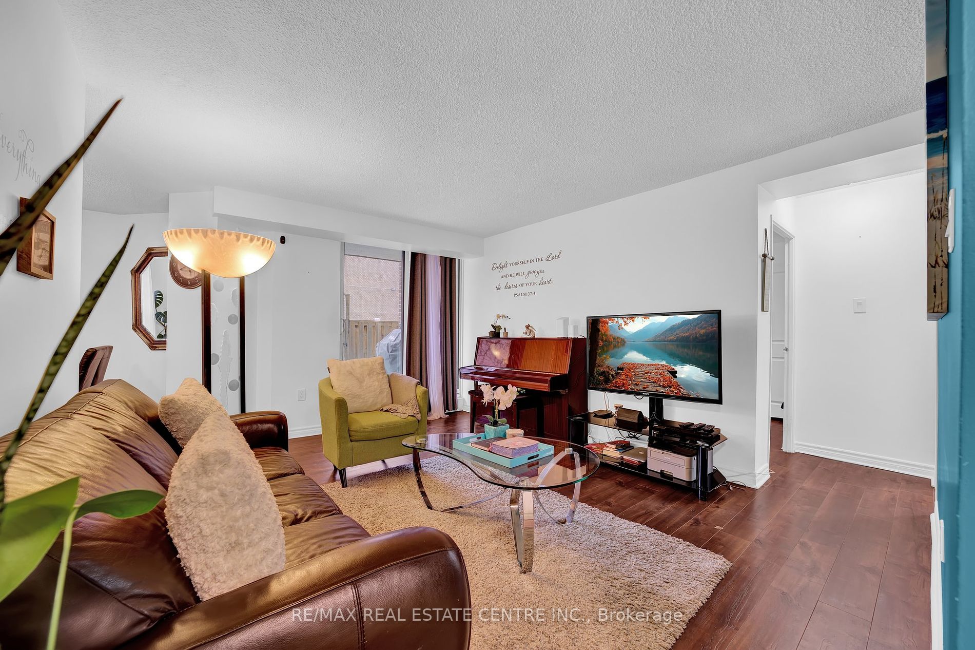 4062 Lawrence Ave E, #106