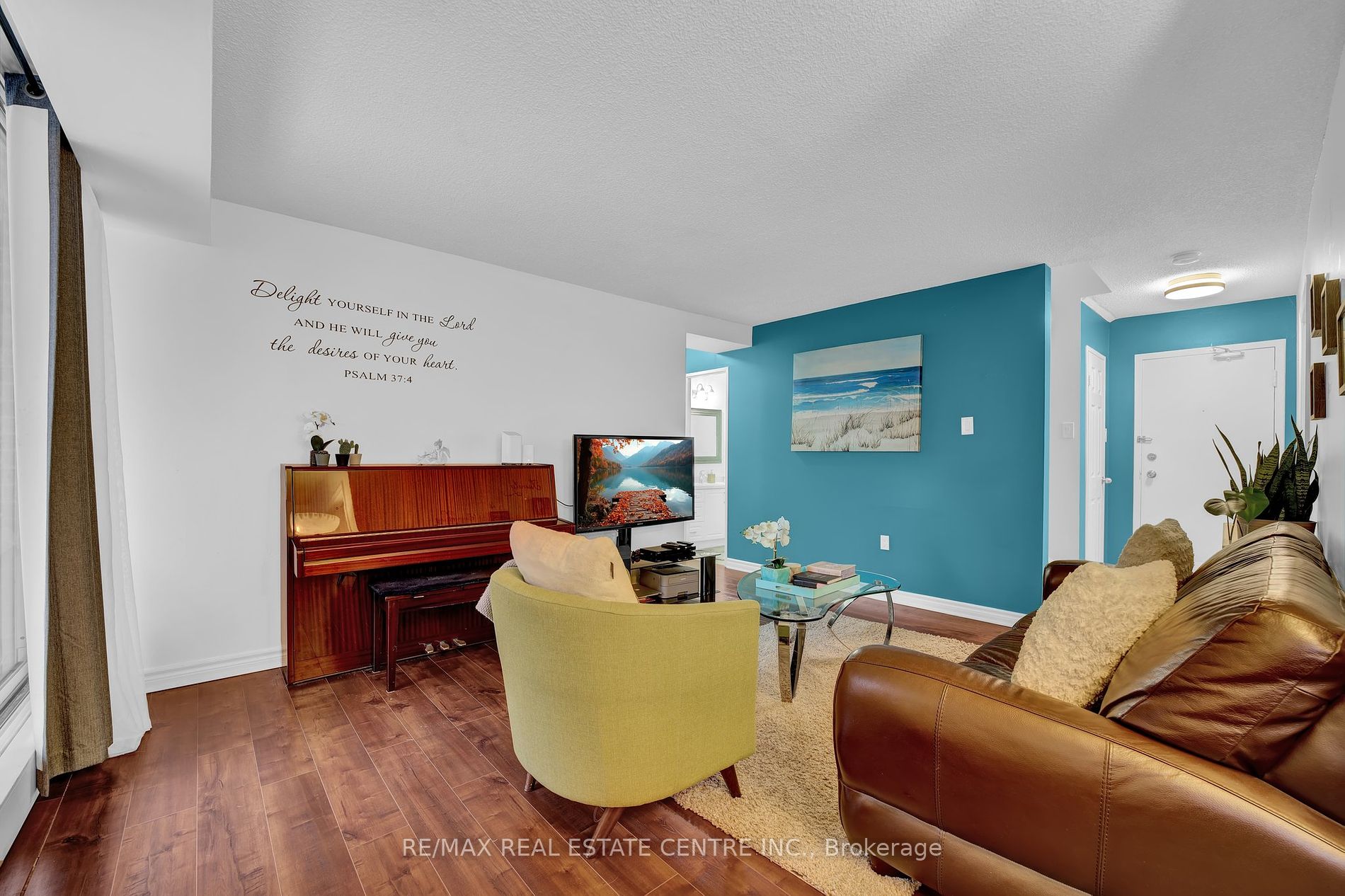 4062 Lawrence Ave E, #106
