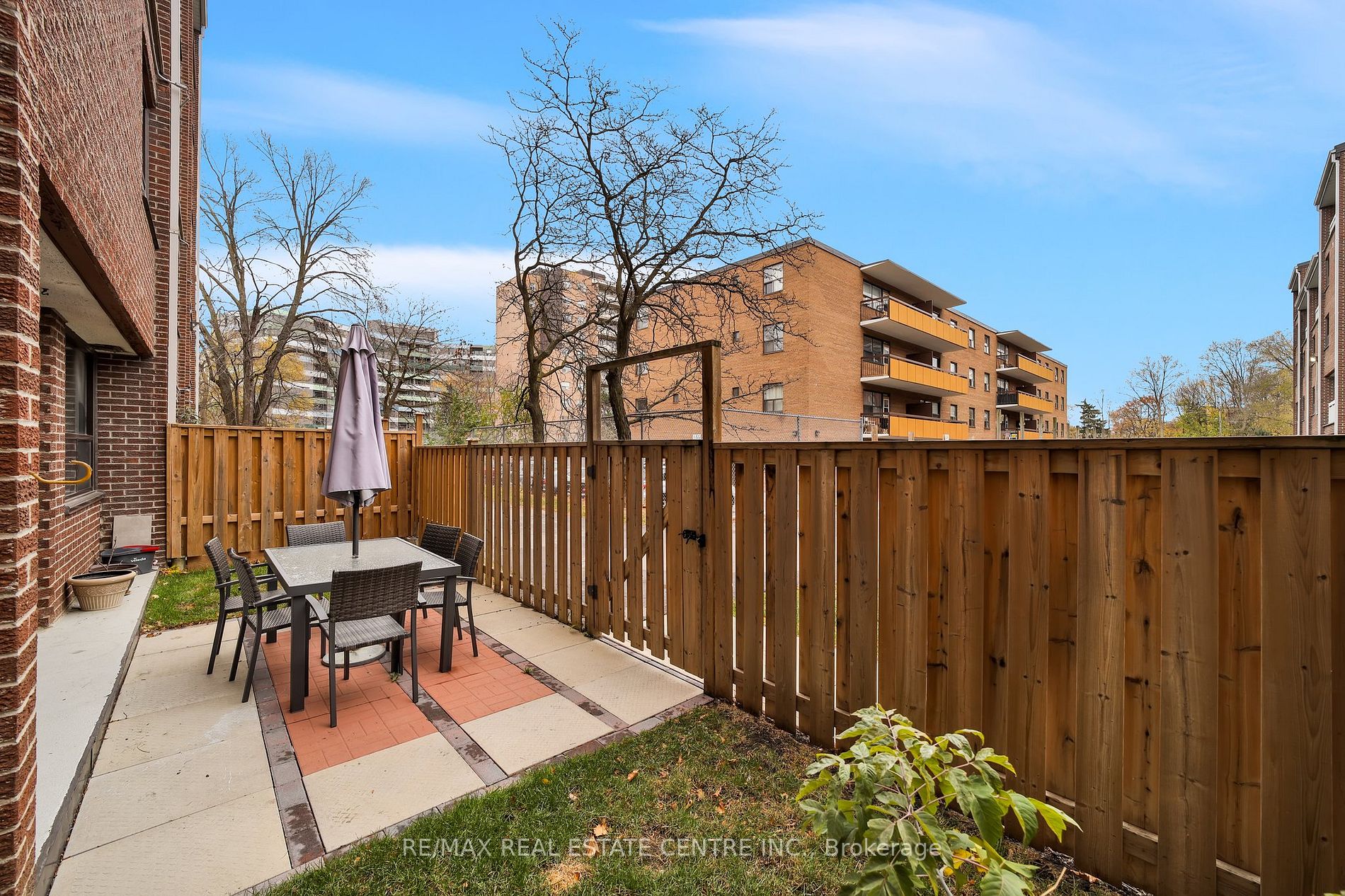 4062 Lawrence Ave E, #106