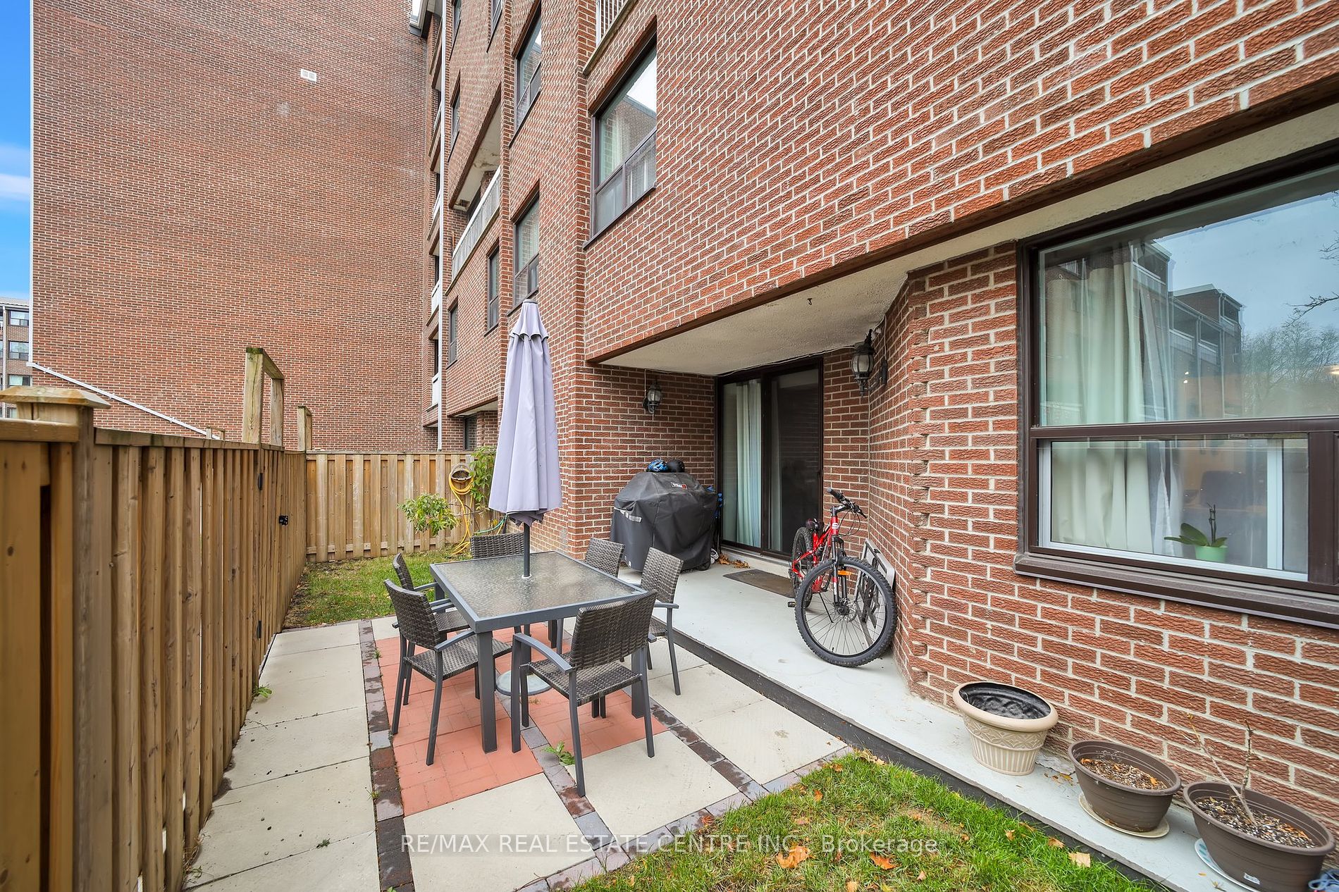 4062 Lawrence Ave E, #106