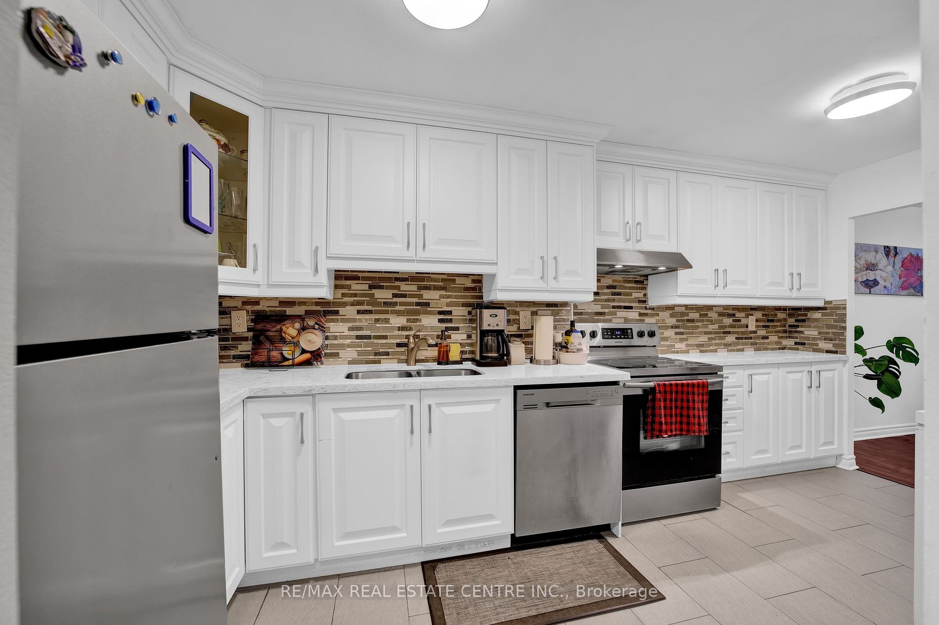 4062 Lawrence Ave E, #106