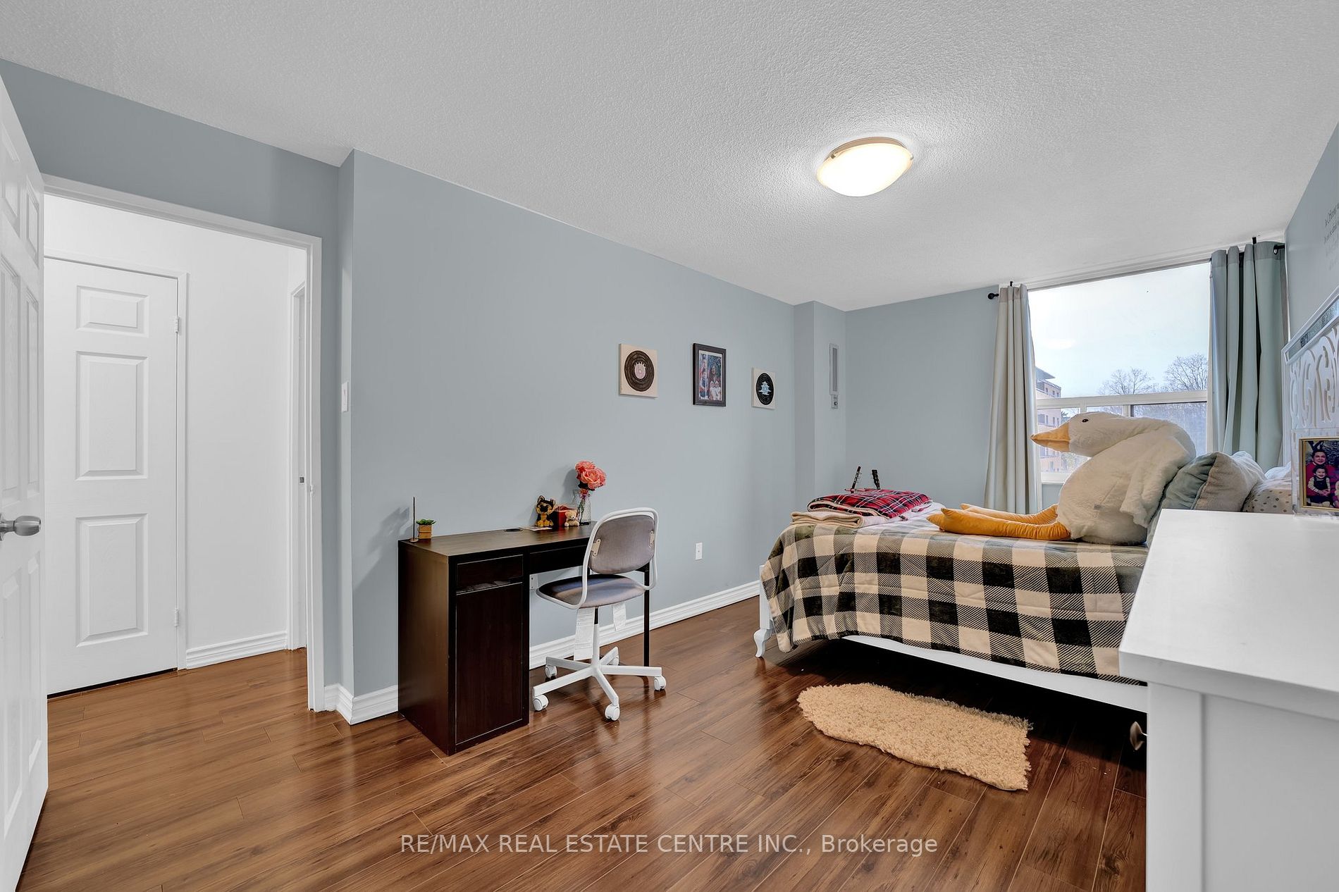 4062 Lawrence Ave E, #106