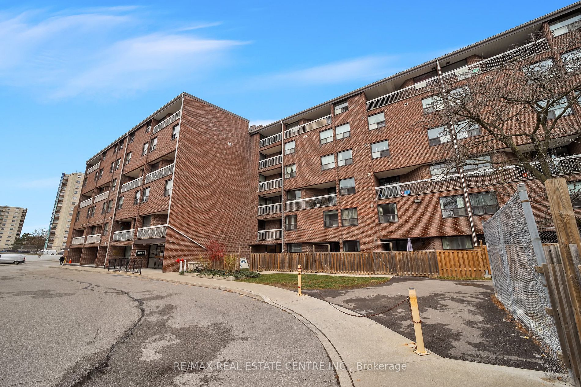 4062 Lawrence Ave E, #106