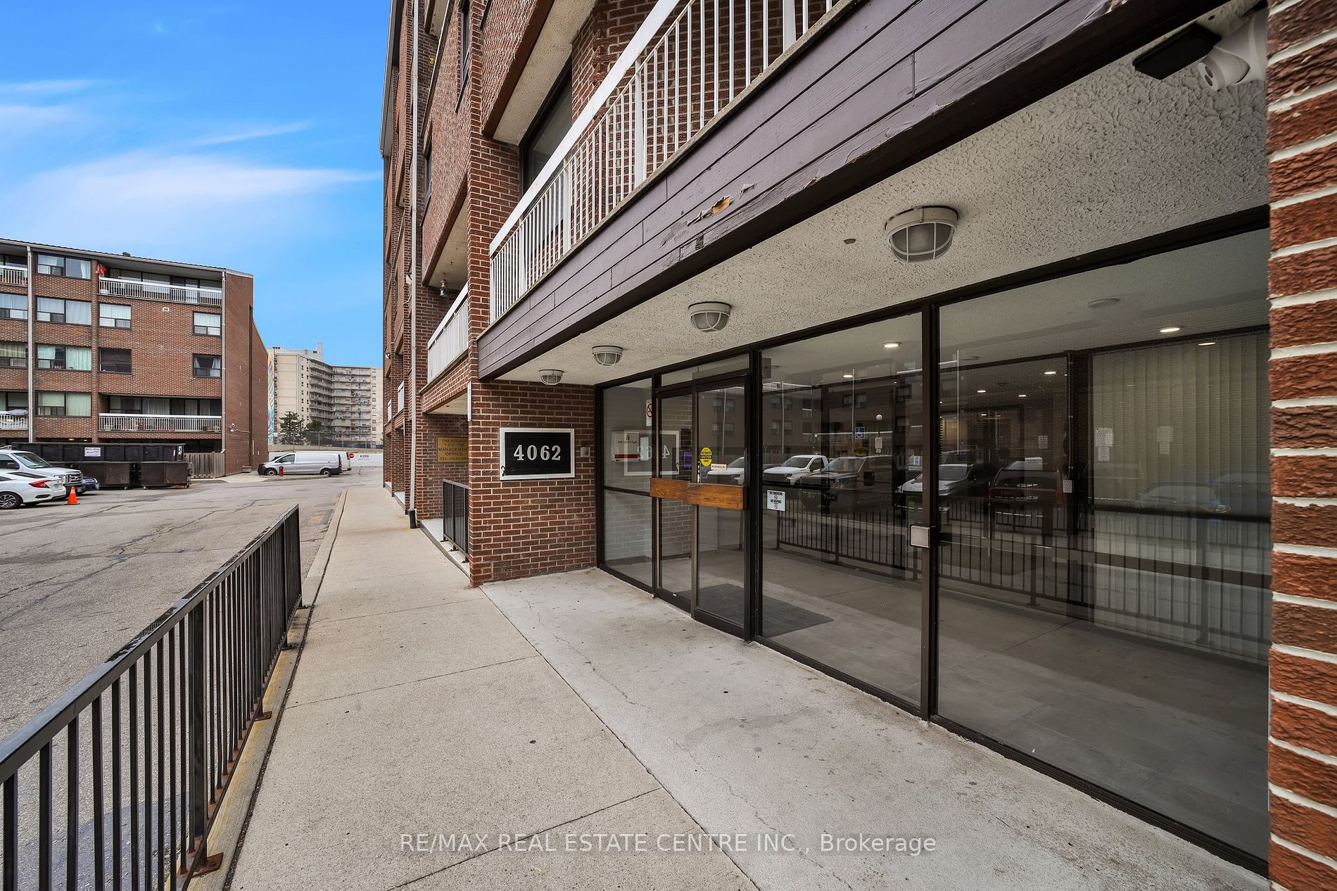 4062 Lawrence Ave E, #106