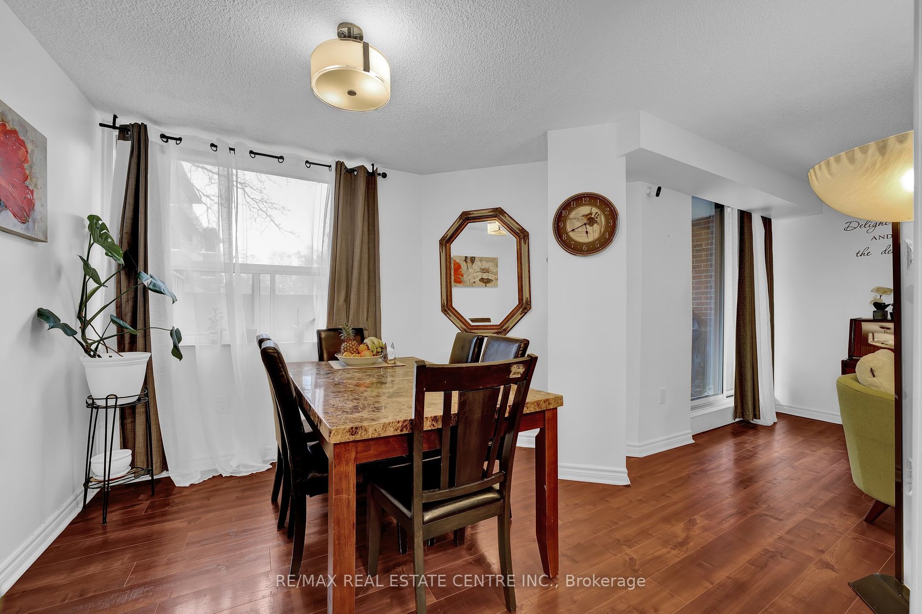 4062 Lawrence Ave E, #106