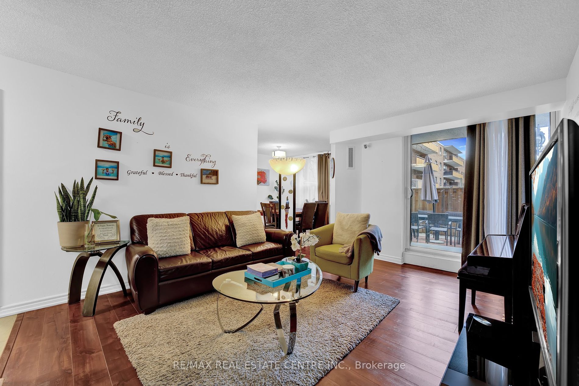 4062 Lawrence Ave E, #106