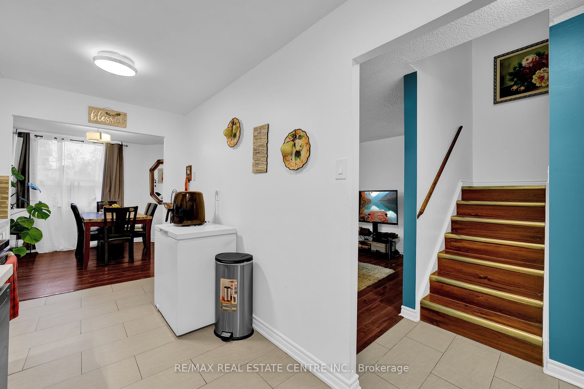 4062 Lawrence Ave E, #106