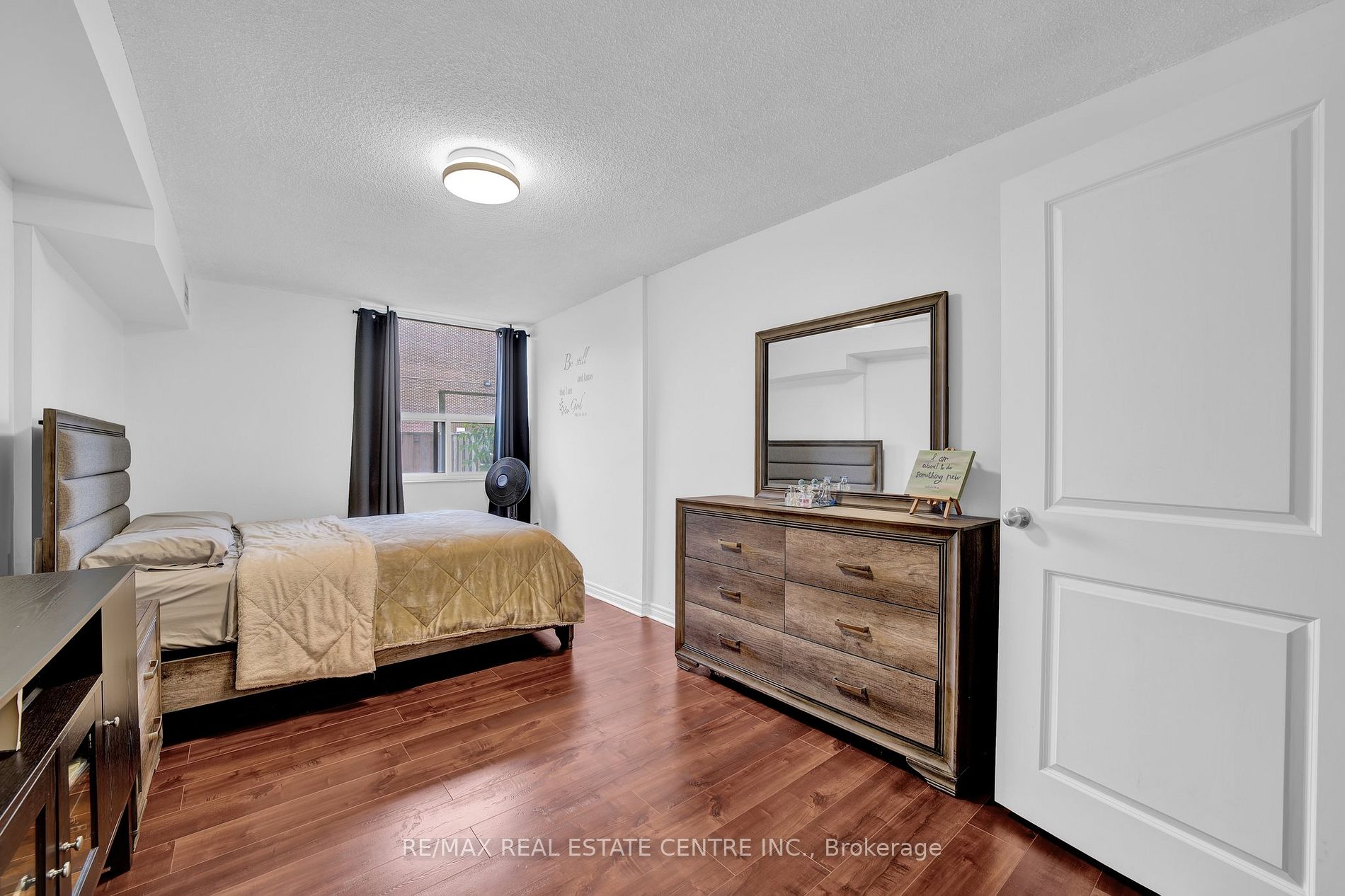4062 Lawrence Ave E, #106