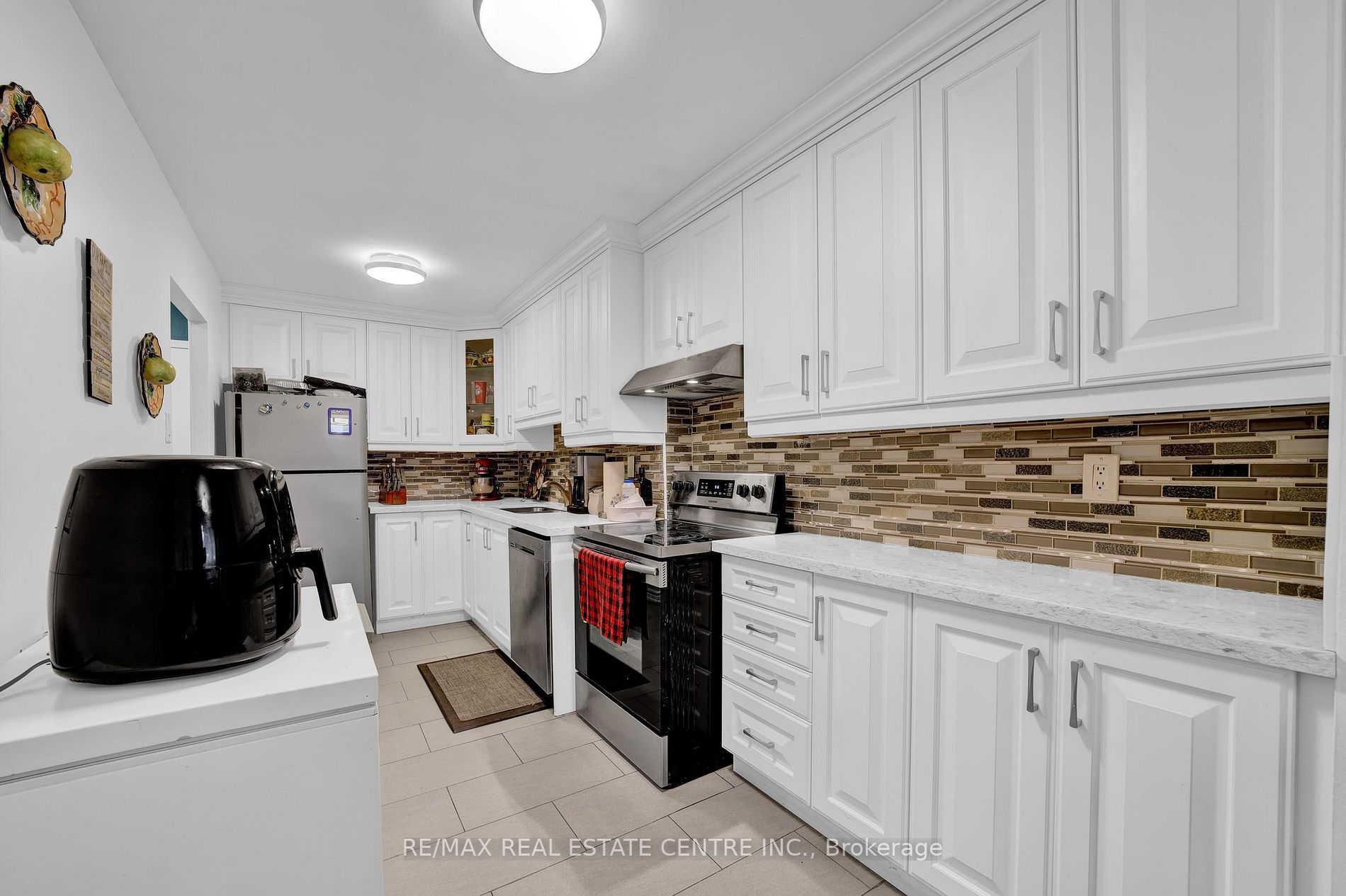 4062 Lawrence Ave E, #106
