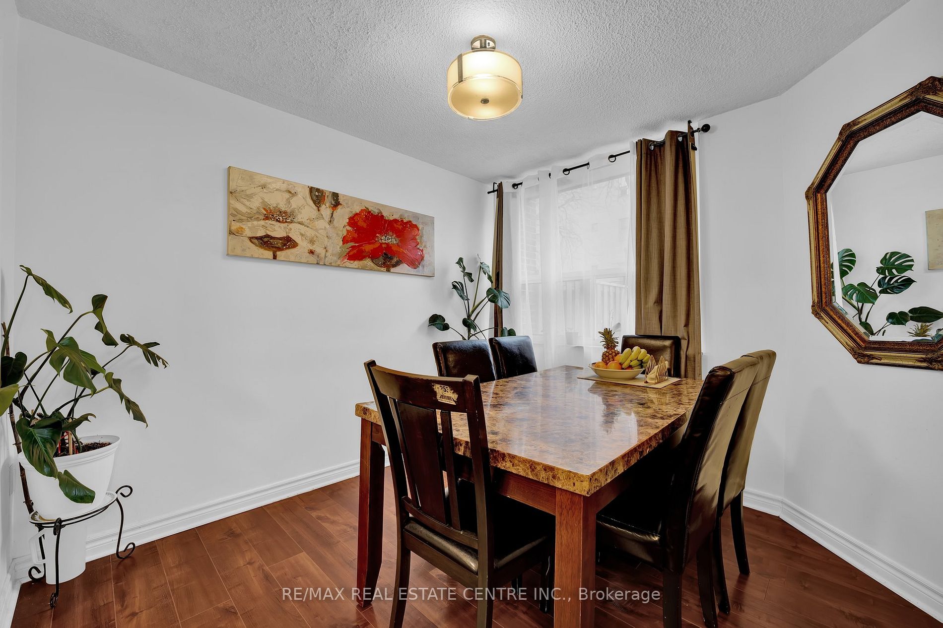 4062 Lawrence Ave E, #106